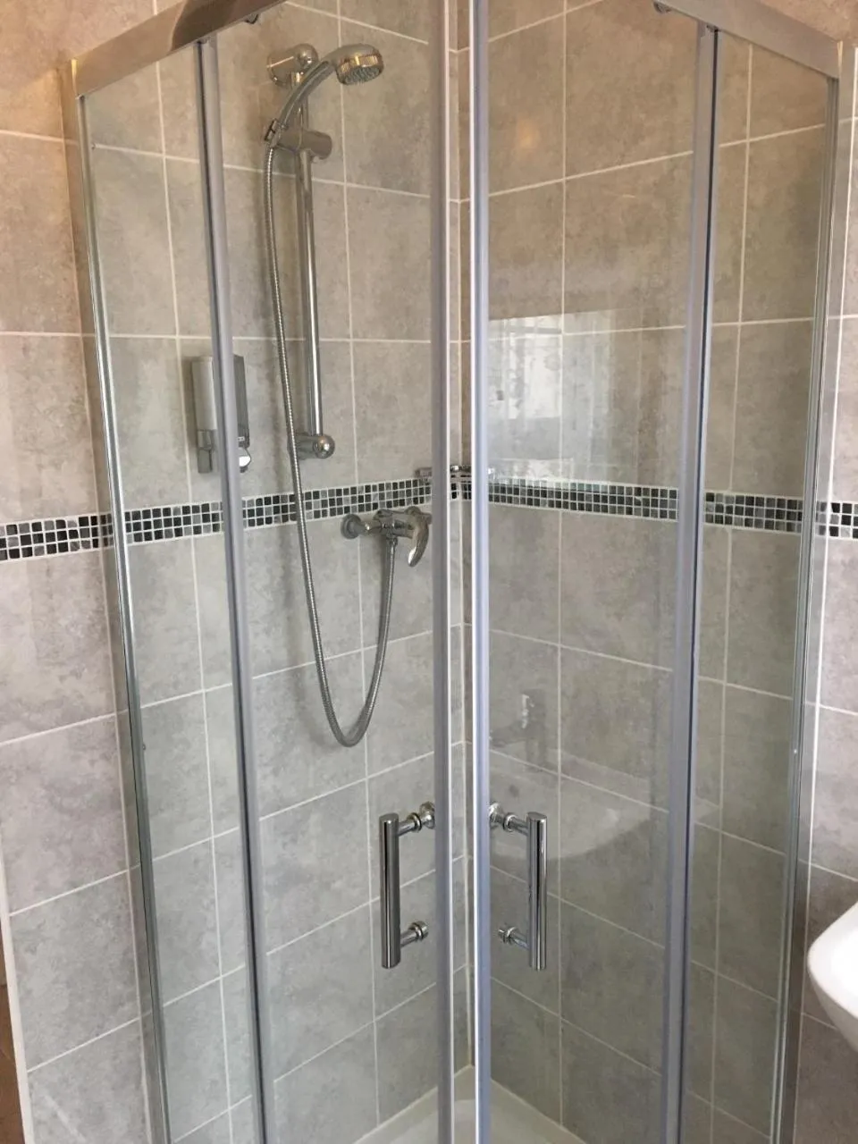 Shower in Bella Vista Hotel