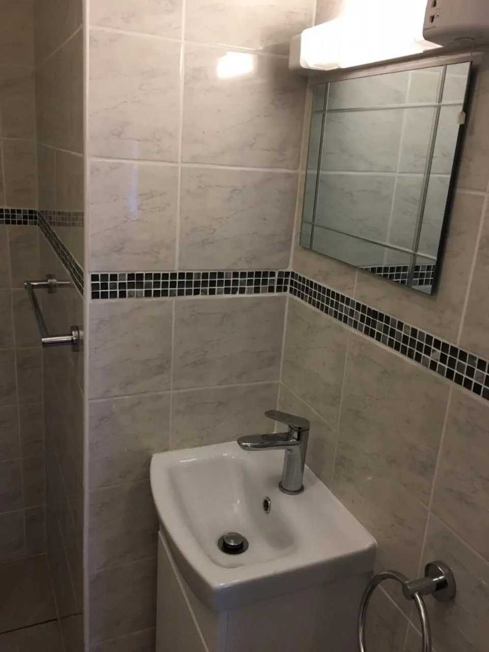 Shower in Bella Vista Hotel