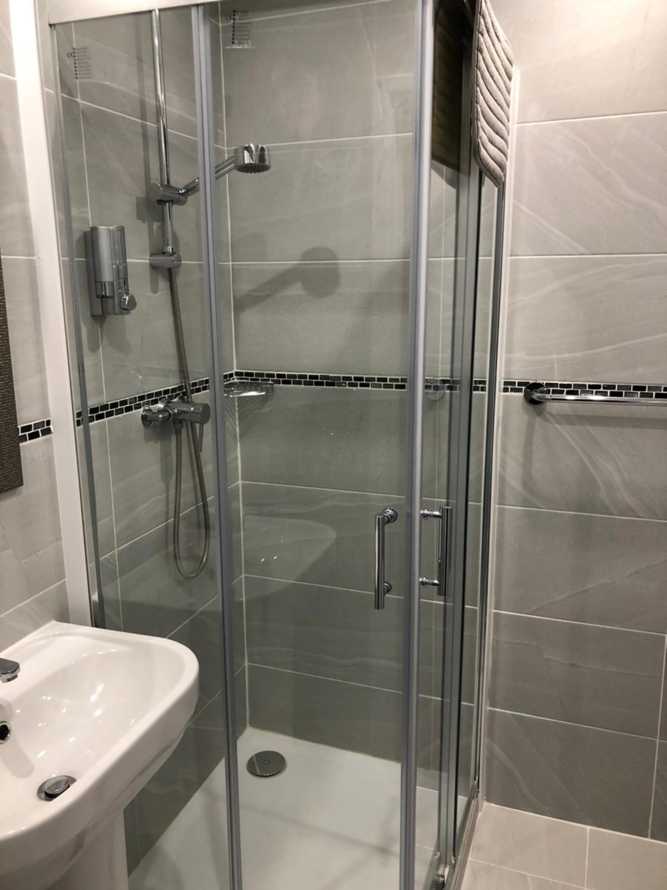 Shower in Bella Vista Hotel