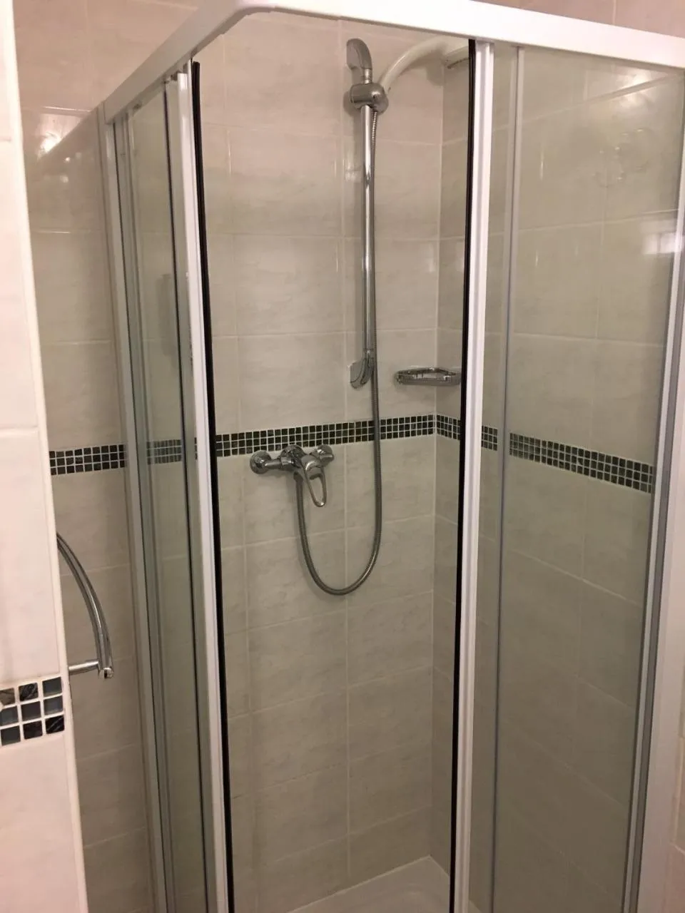 Shower in Bella Vista Hotel