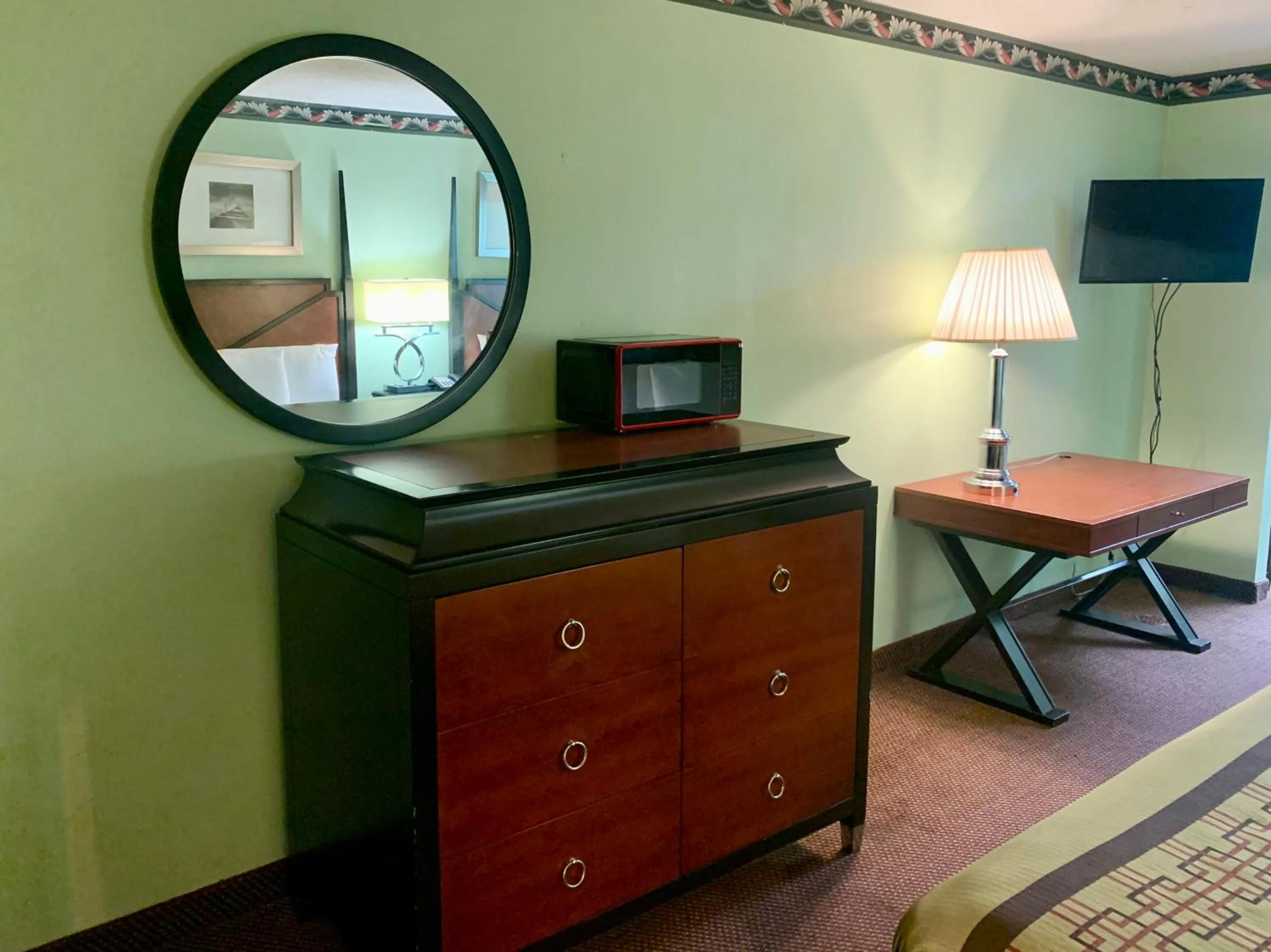 TV and multimedia in Executive Inn Chester
