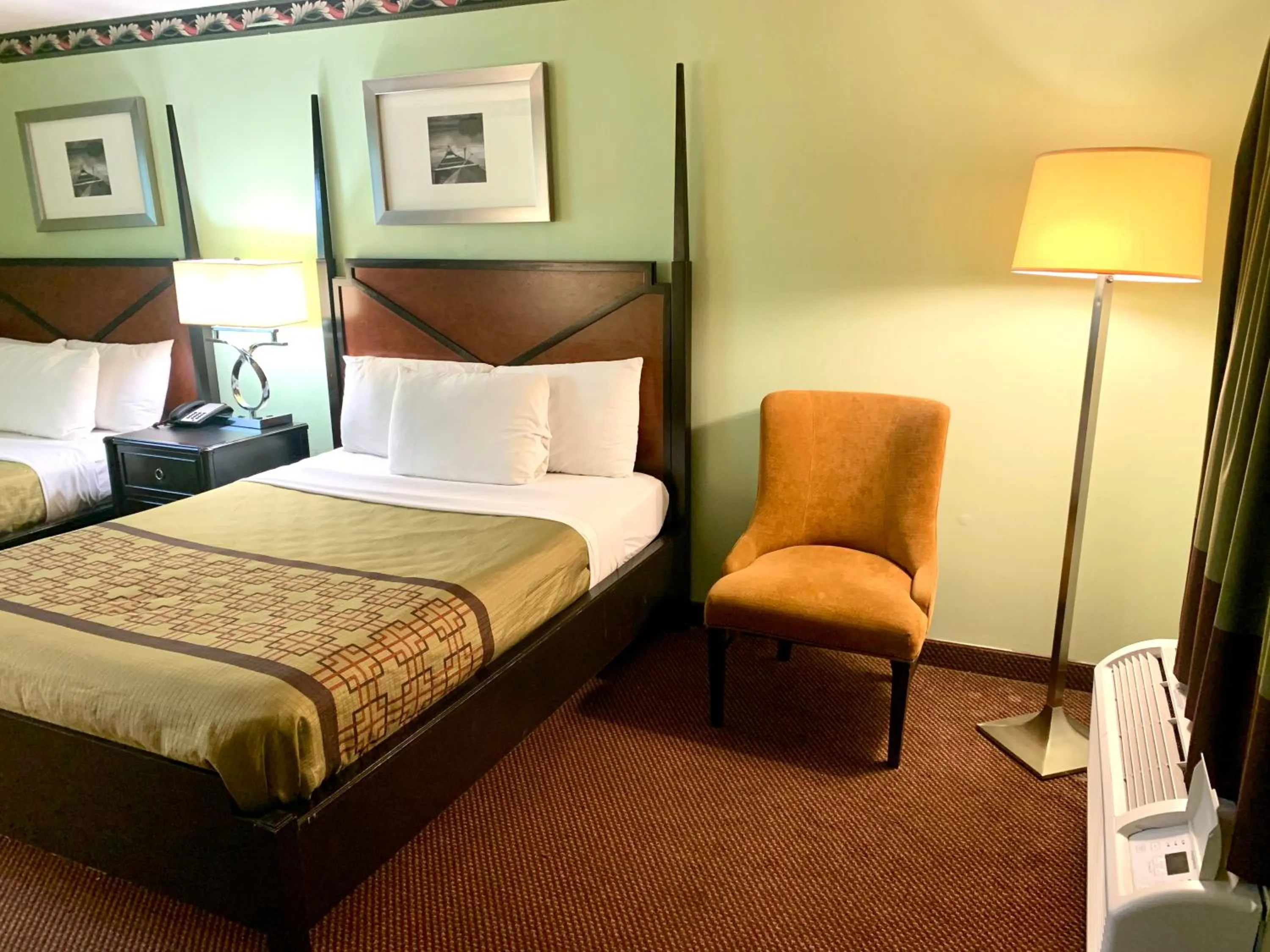 Bed in Executive Inn Chester