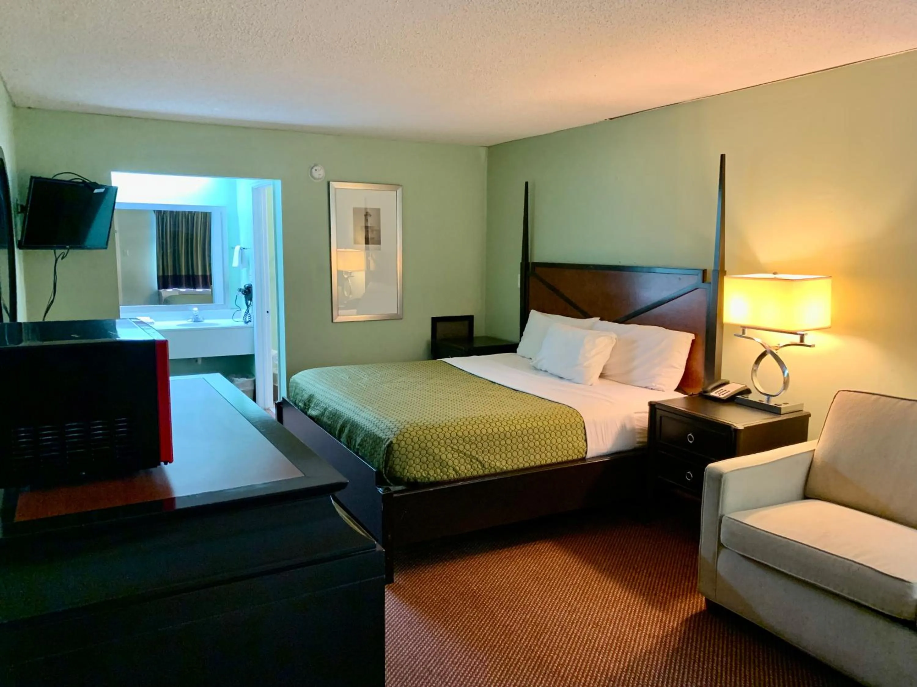 TV and multimedia, Bed in Executive Inn Chester