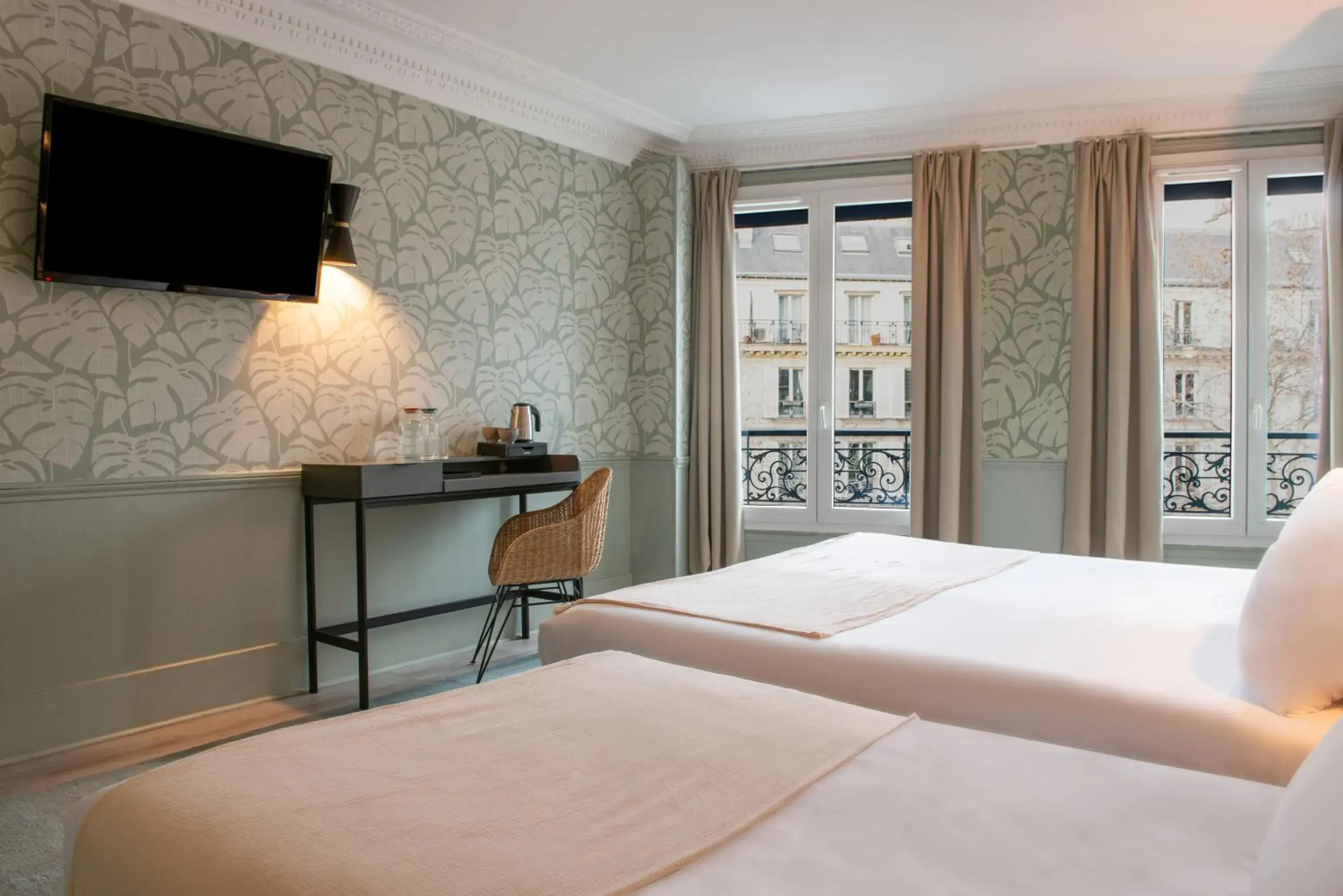 TV and multimedia, Bed in Hôtel Avama Prony TV and multimedia, Bed in Hôtel Avama Prony