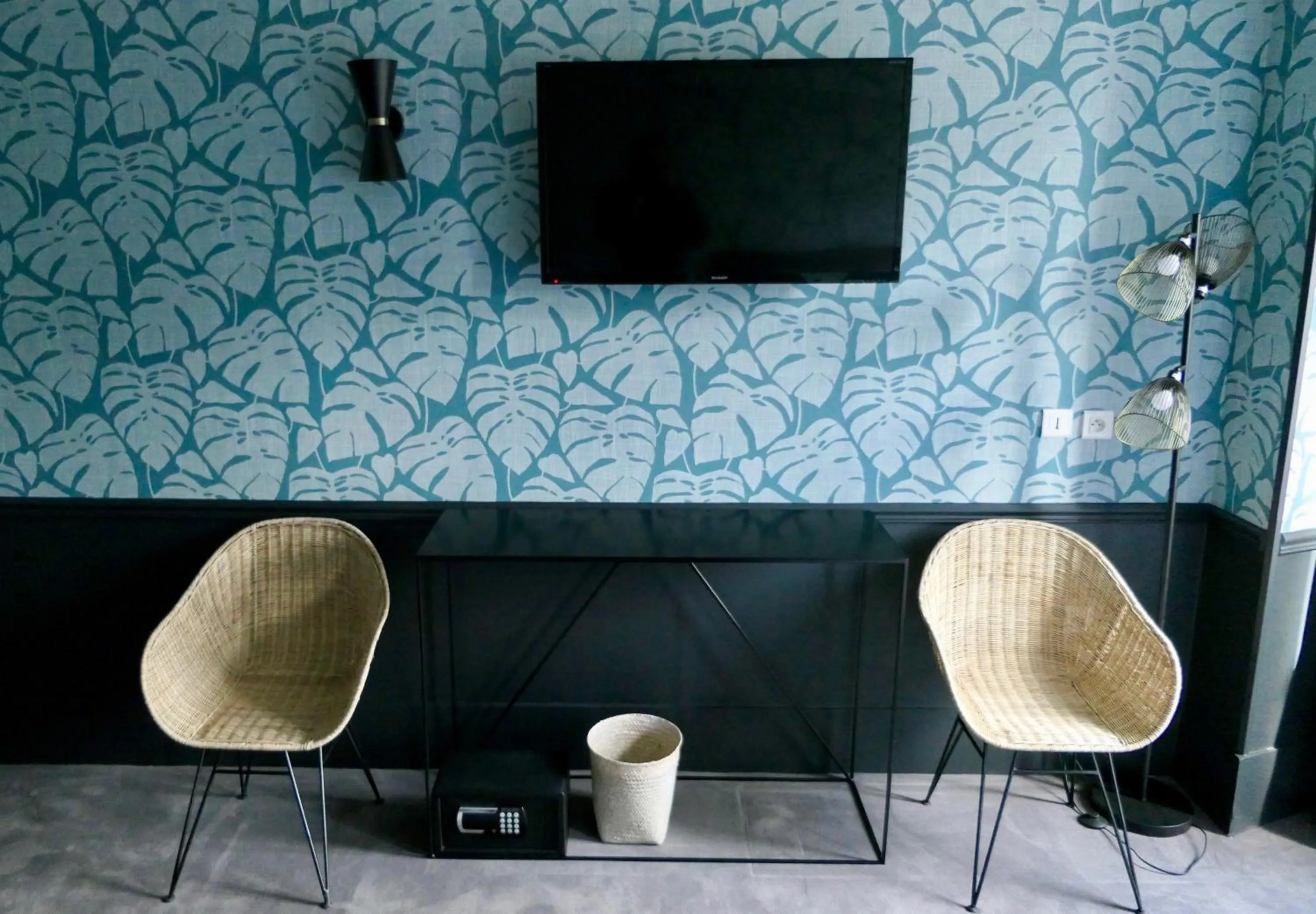 Communal lounge/ TV room in Hôtel Avama Prony