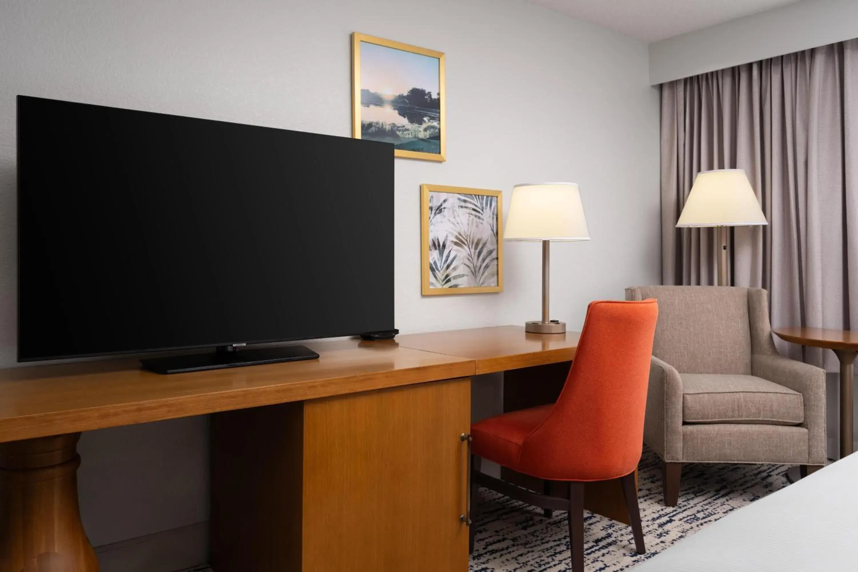 Bed in DoubleTree by Hilton Gainesville Bed in DoubleTree by Hilton Gainesville