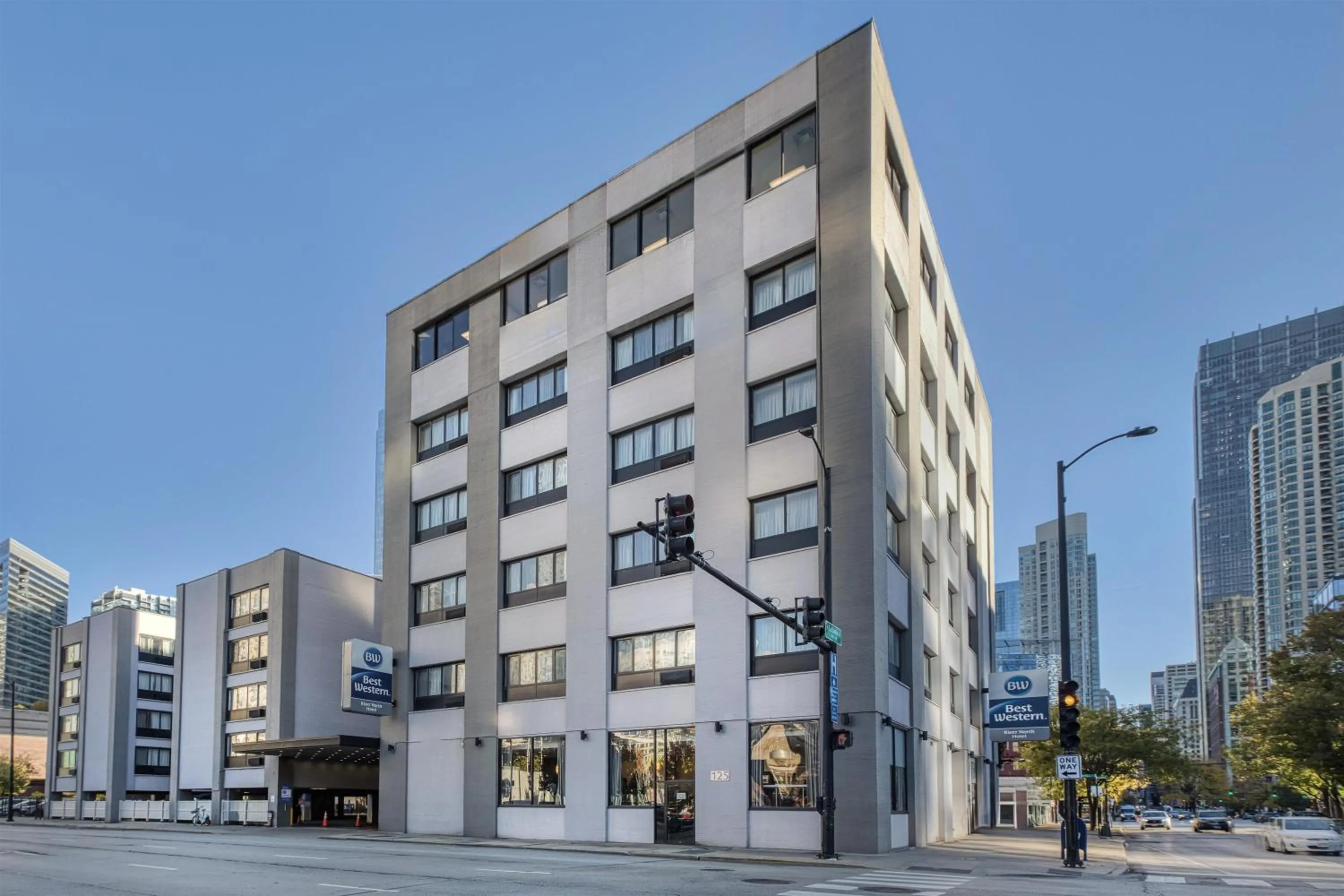 Property building in Best Western Chicago Downtown-River North