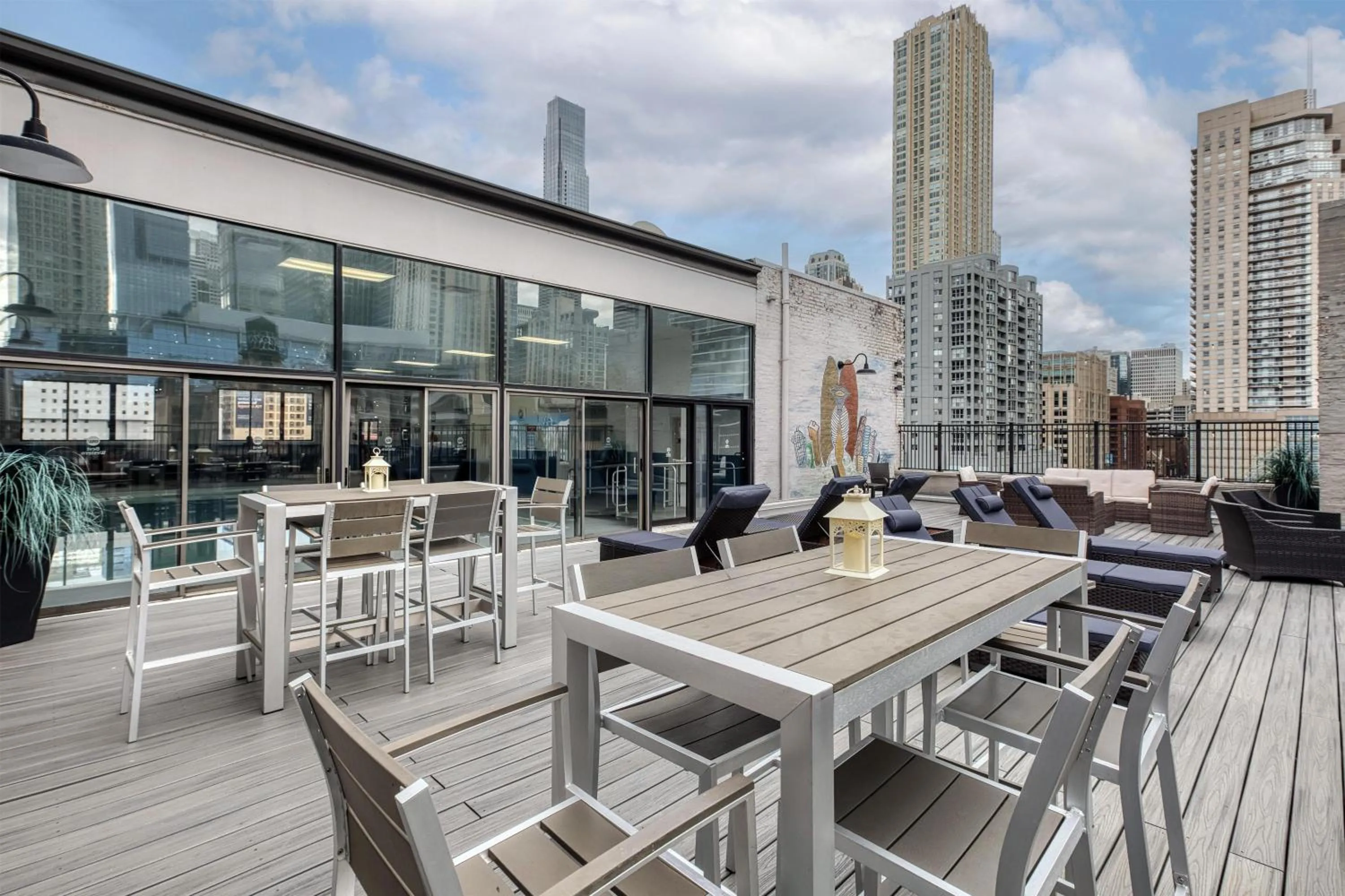 Property building in Best Western Chicago Downtown-River North