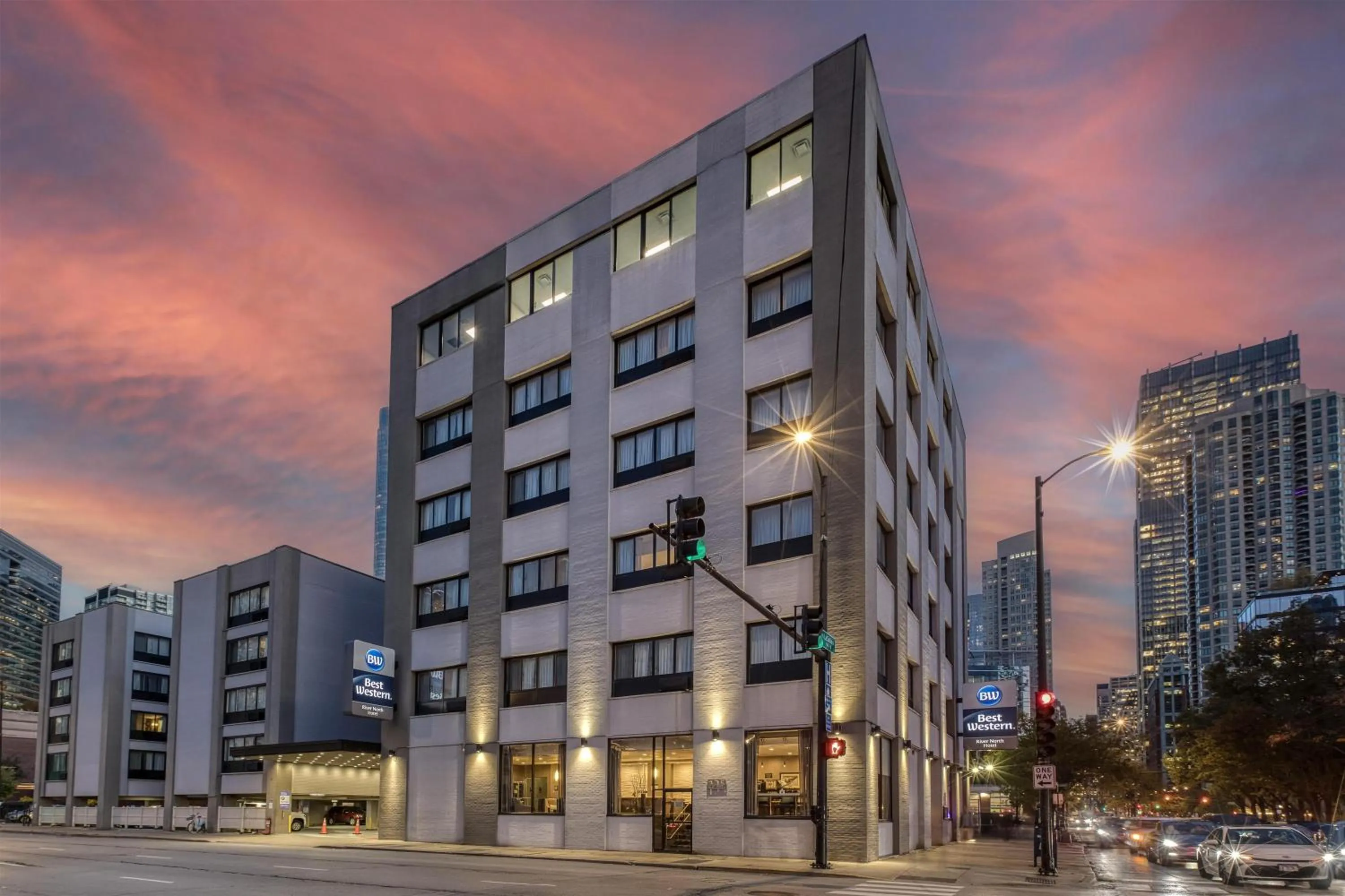 Property building in Best Western Chicago Downtown-River North