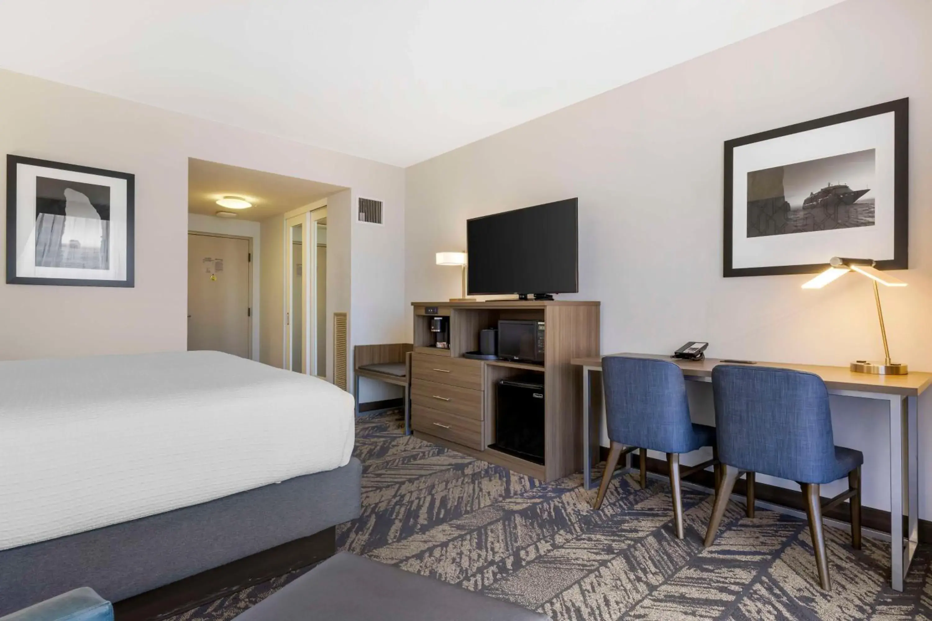 King Room with Balcony and Bay View in Best Western Plus Bayside Inn King Room with Balcony and Bay View in Best Western Plus Bayside Inn