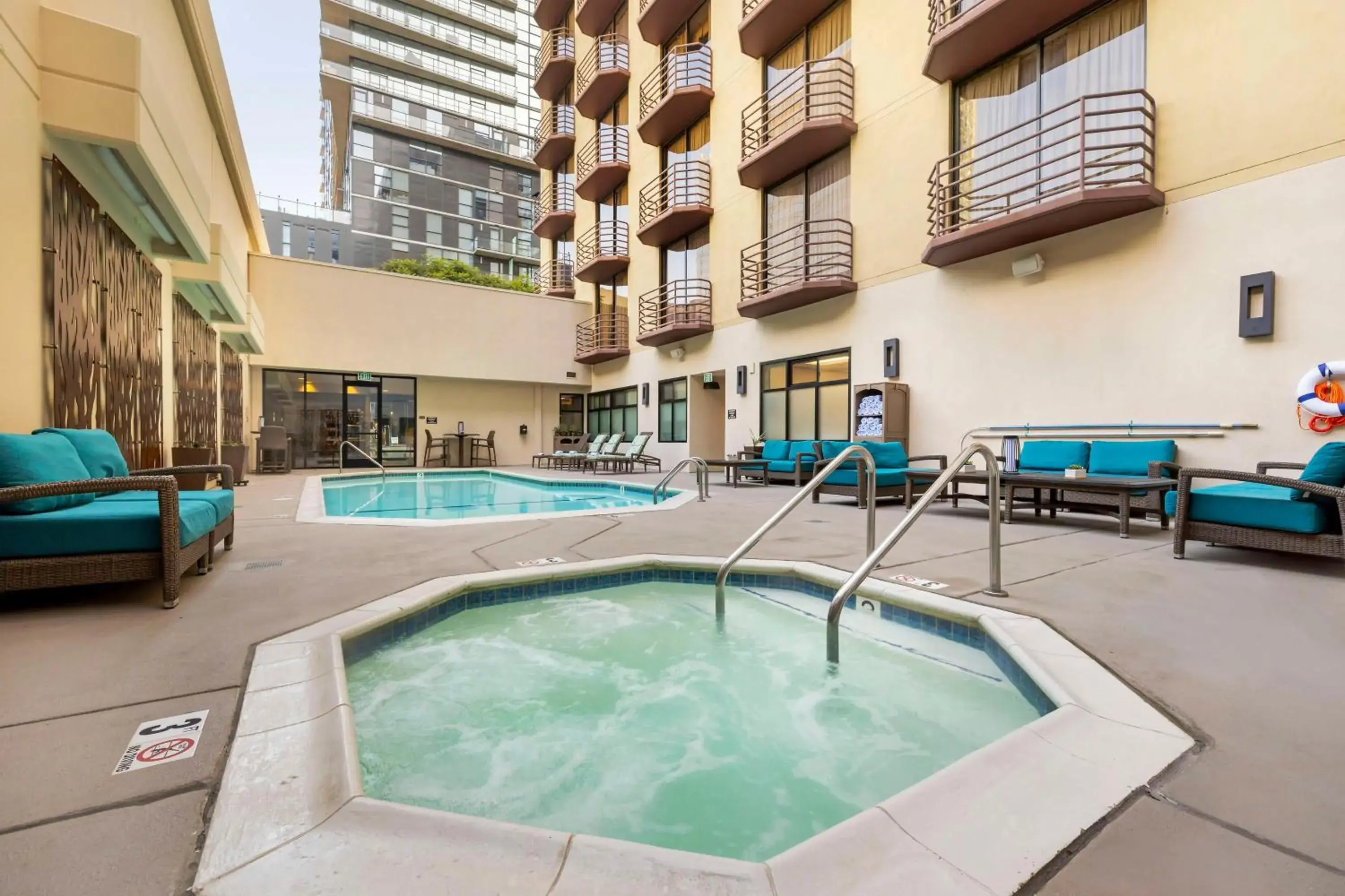 Pool view in Best Western Plus Bayside Inn Pool view in Best Western Plus Bayside Inn