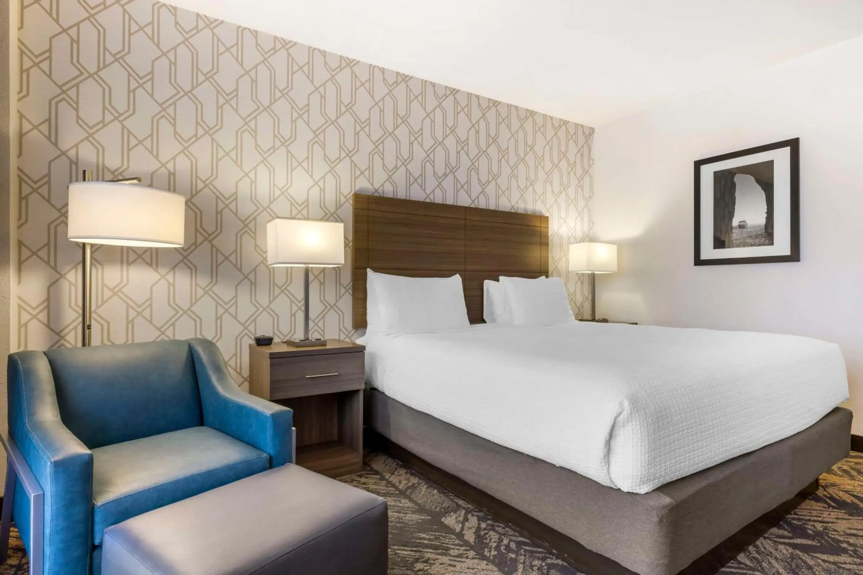 King Room with Balcony and City View in Best Western Plus Bayside Inn King Room with Balcony and City View in Best Western Plus Bayside Inn