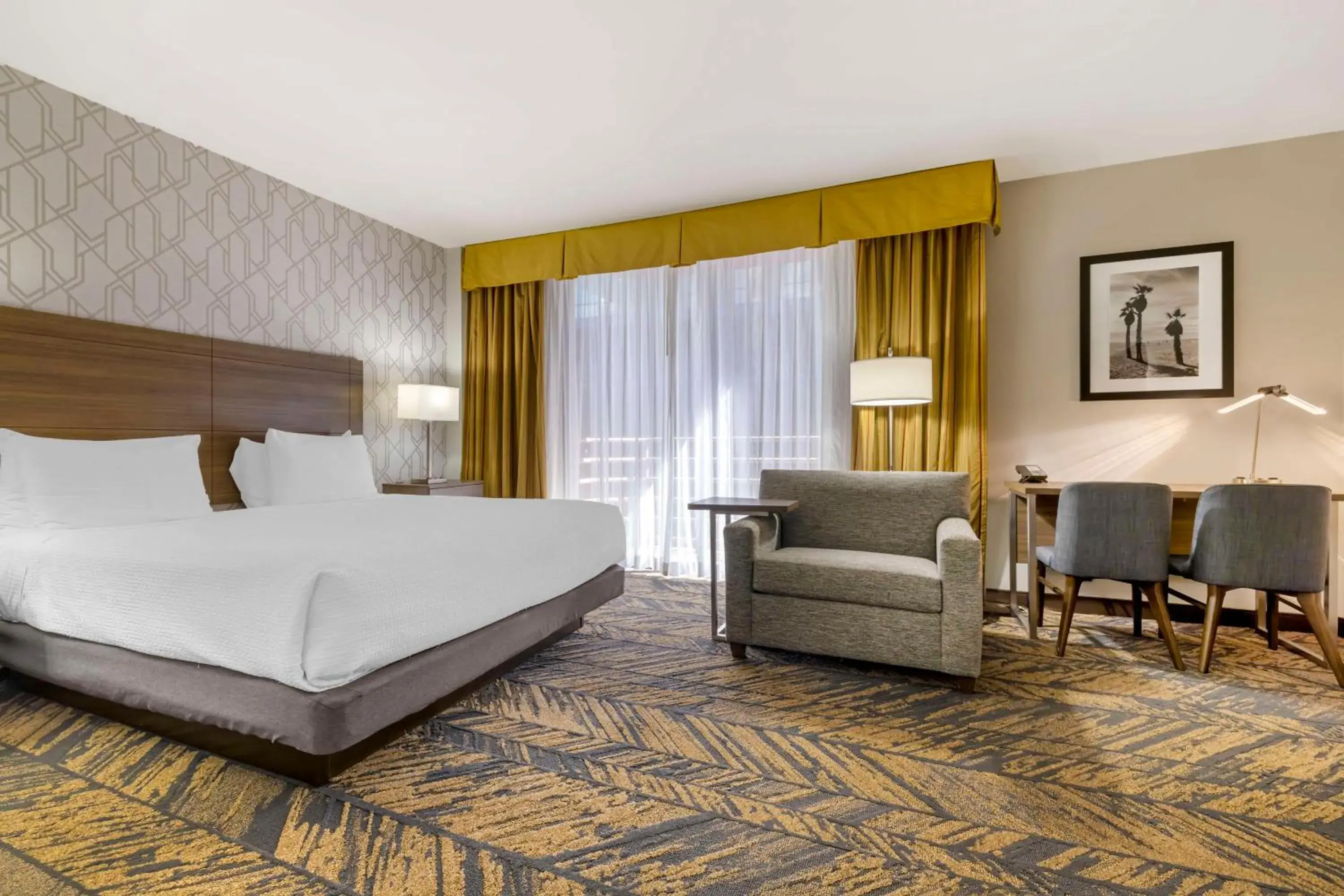 King Room with Roll-In Shower - Disability Access in Best Western Plus Bayside Inn King Room with Roll-In Shower - Disability Access in Best Western Plus Bayside Inn
