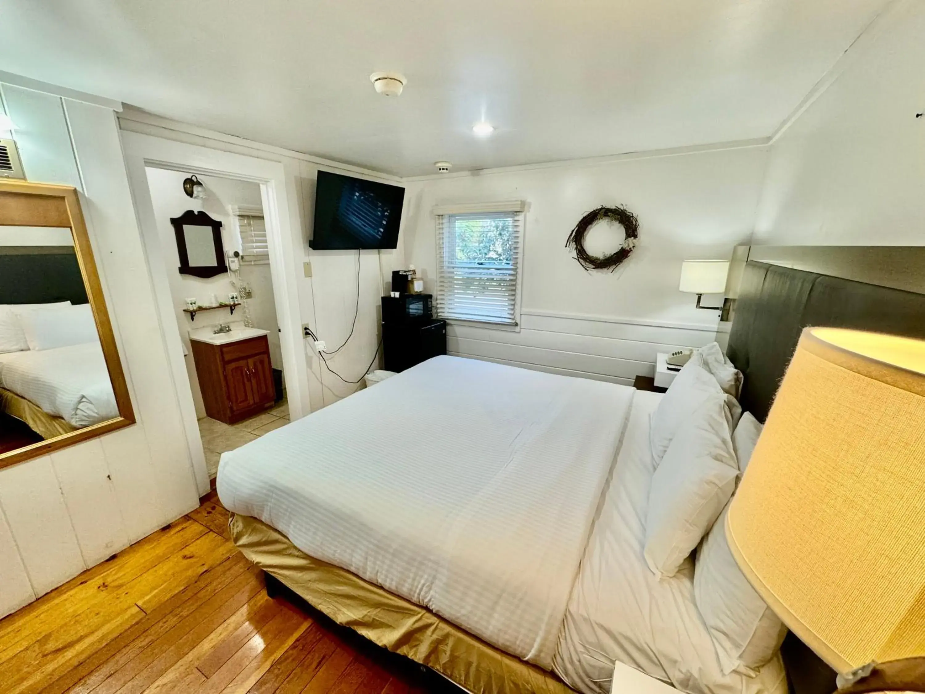 Bedroom, Bed in Merrill Farm Inn Bedroom, Bed in Merrill Farm Inn