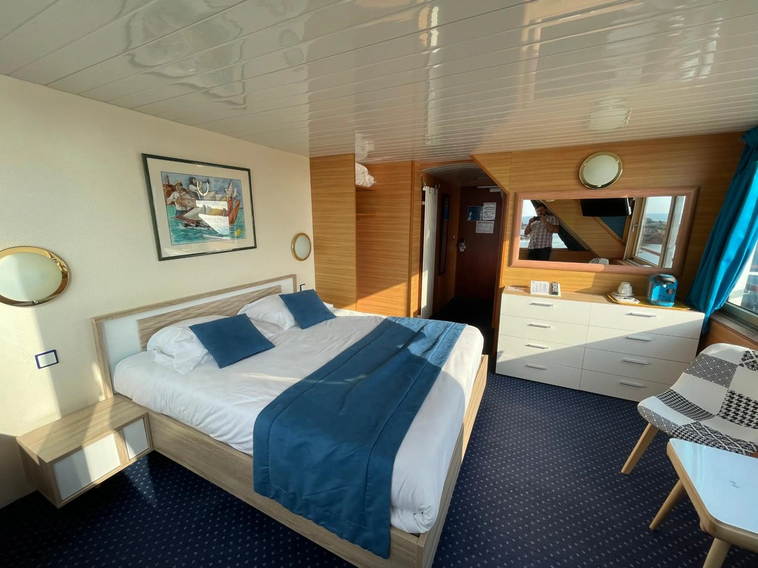 Photo of the whole room in Hotel De La Mer