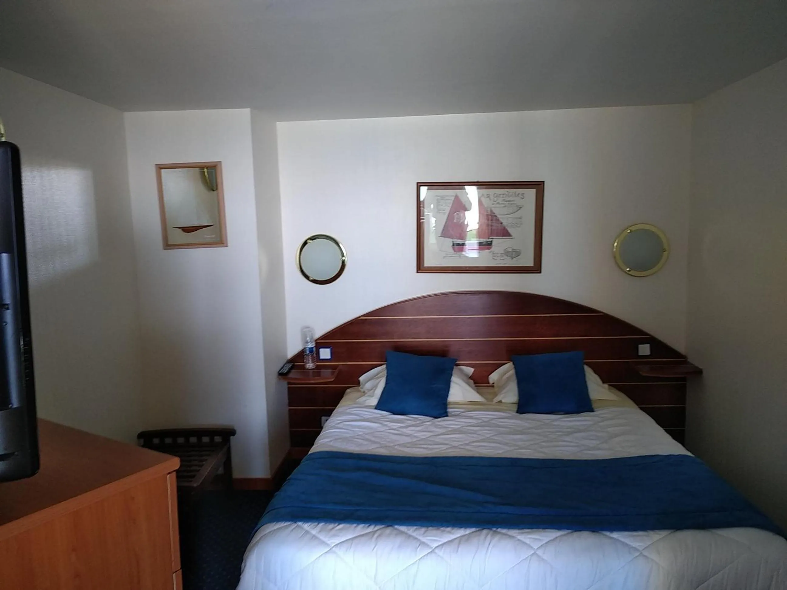 Bed in Hotel De La Mer