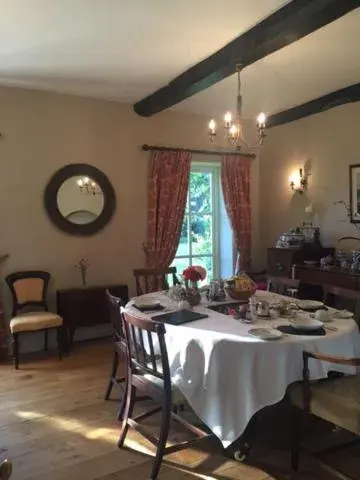 Restaurant/Places to Eat in Cary Fitzpaine House