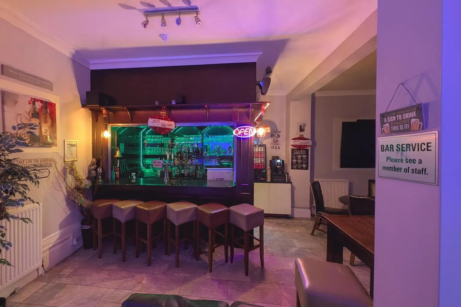 Lounge or bar in Cecil Court Hotel