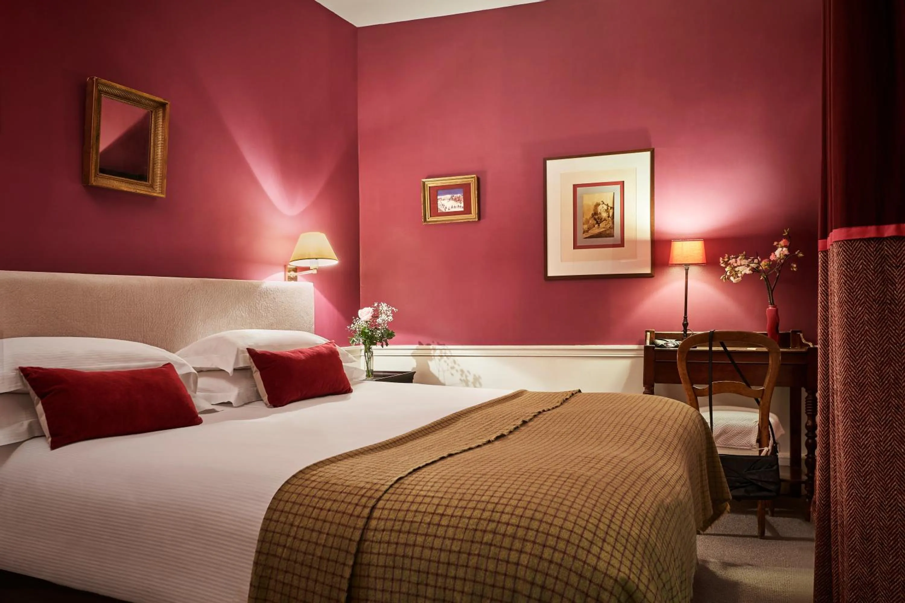 Bed in Hôtel Sainte-Beuve