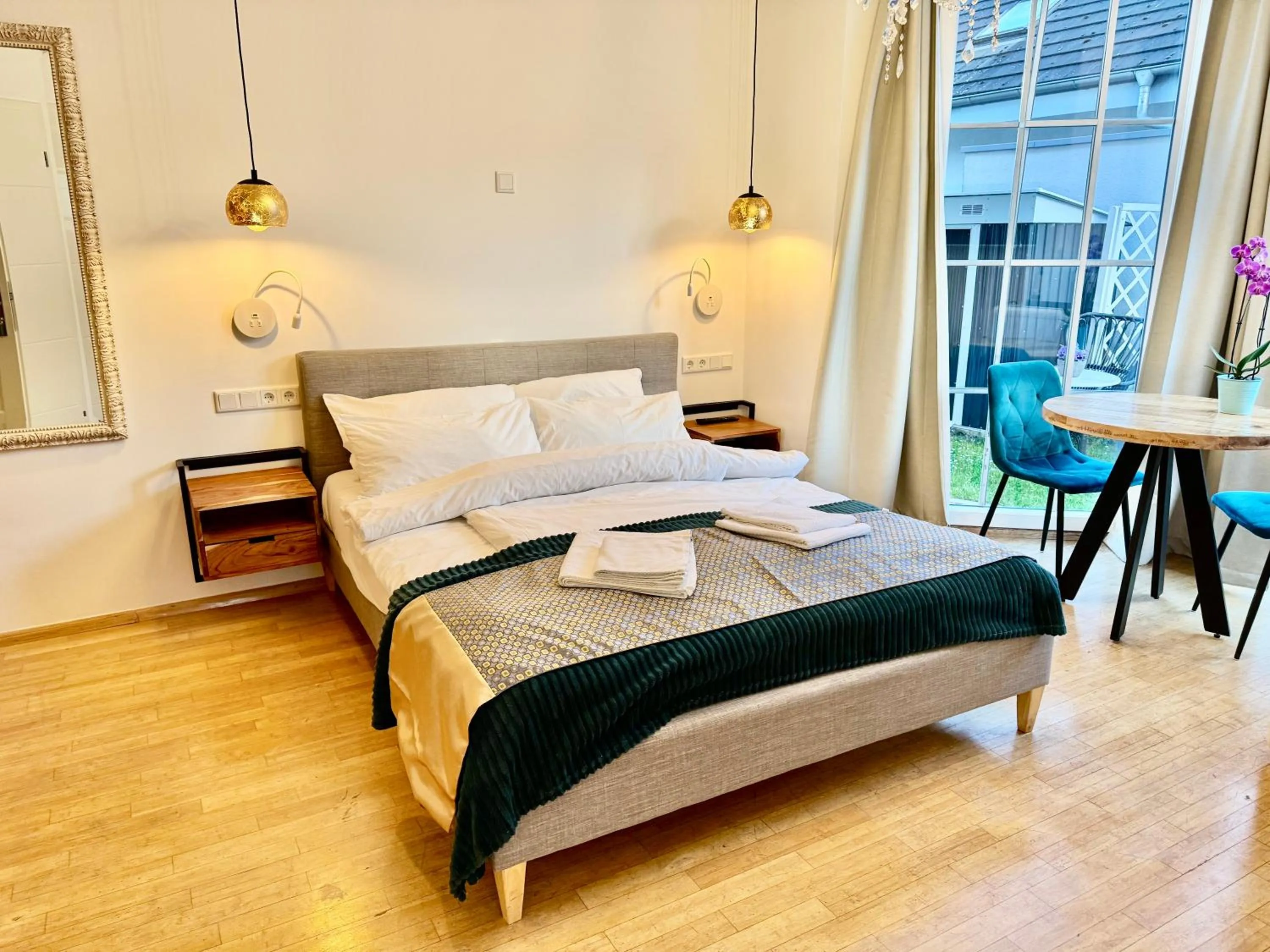Bed in VILLA ORCHARD Frankfurt