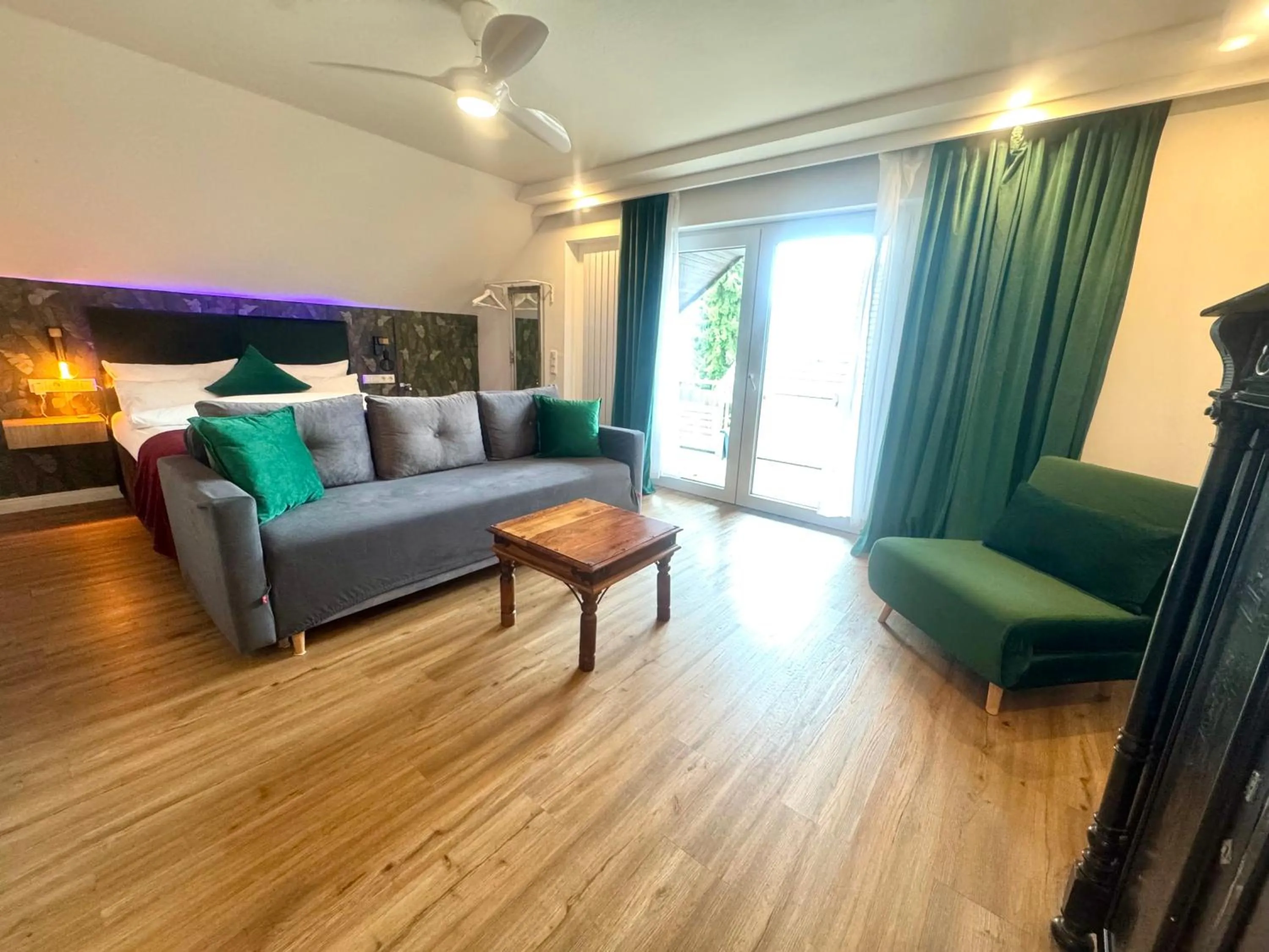 Seating area in VILLA ORCHARD Frankfurt - Trade Fair Airport