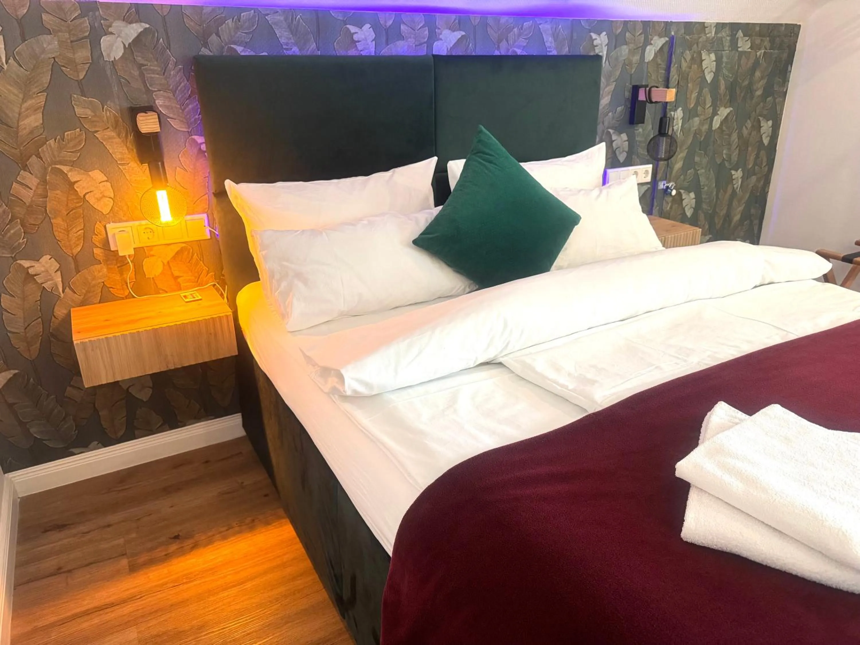 Bed in VILLA ORCHARD Frankfurt - Trade Fair Airport