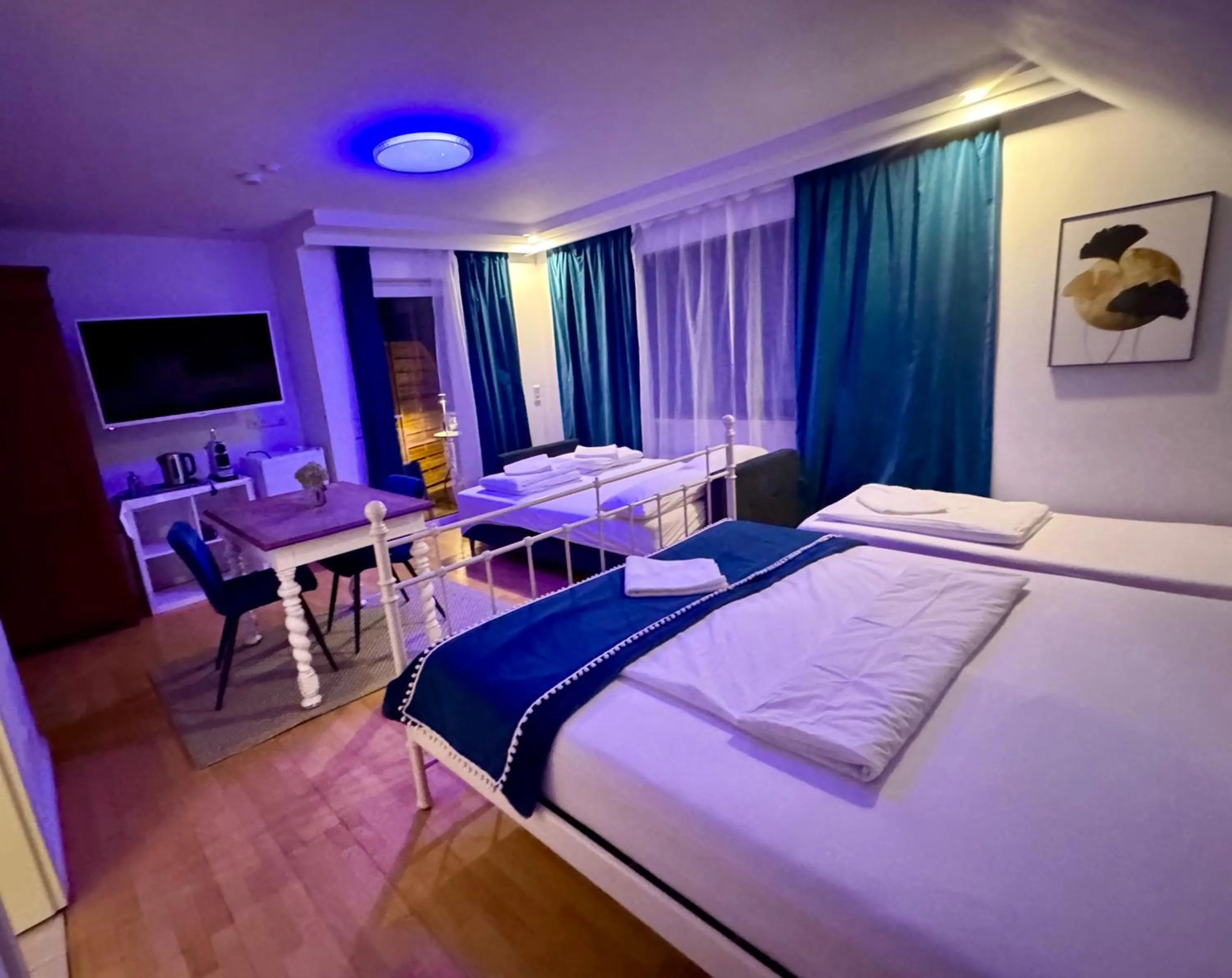 Bed in VILLA ORCHARD Frankfurt