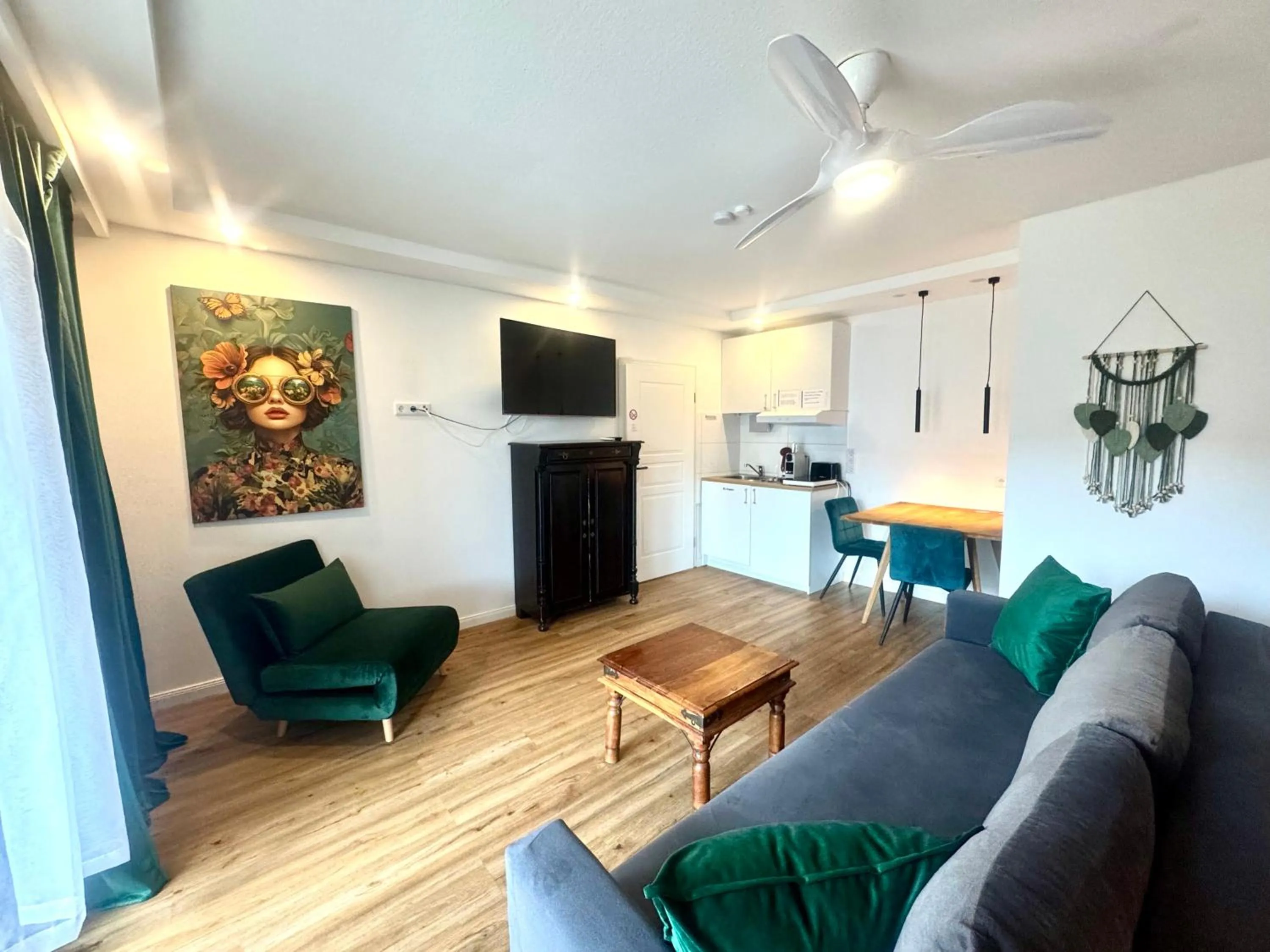 Seating area in VILLA ORCHARD Frankfurt - Trade Fair Airport