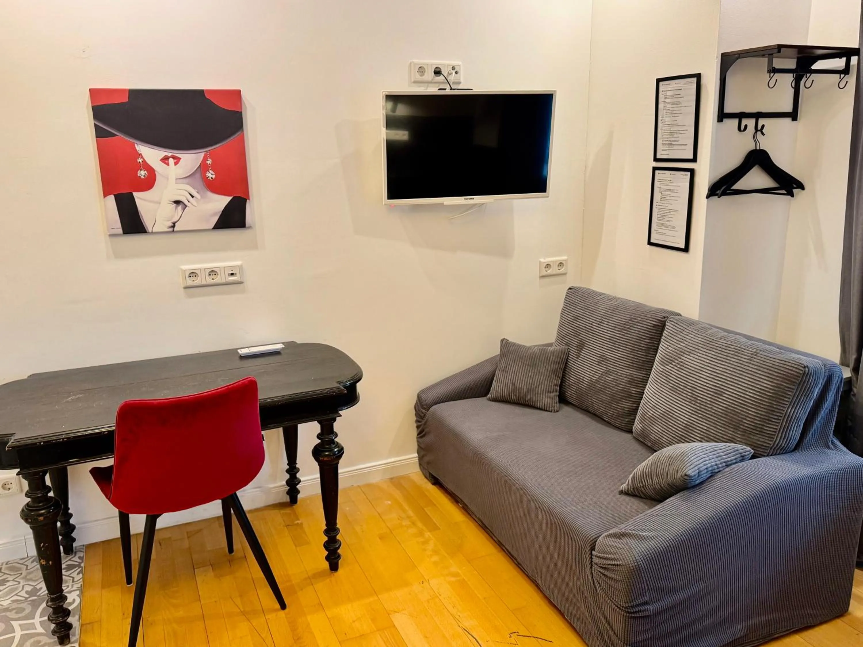 TV and multimedia in VILLA ORCHARD Frankfurt - Trade Fair Airport