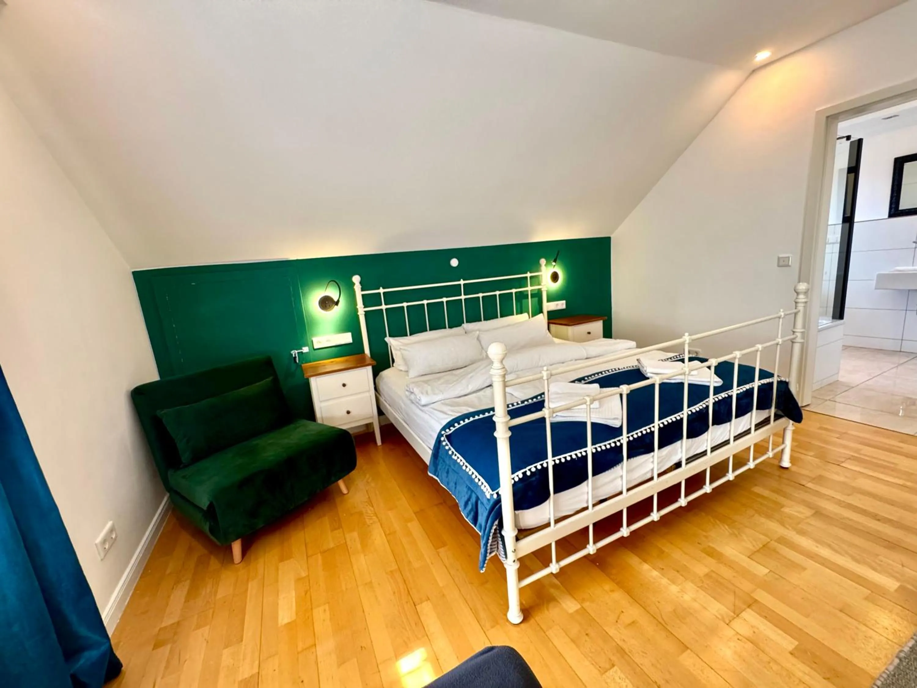 Bed in VILLA ORCHARD Frankfurt