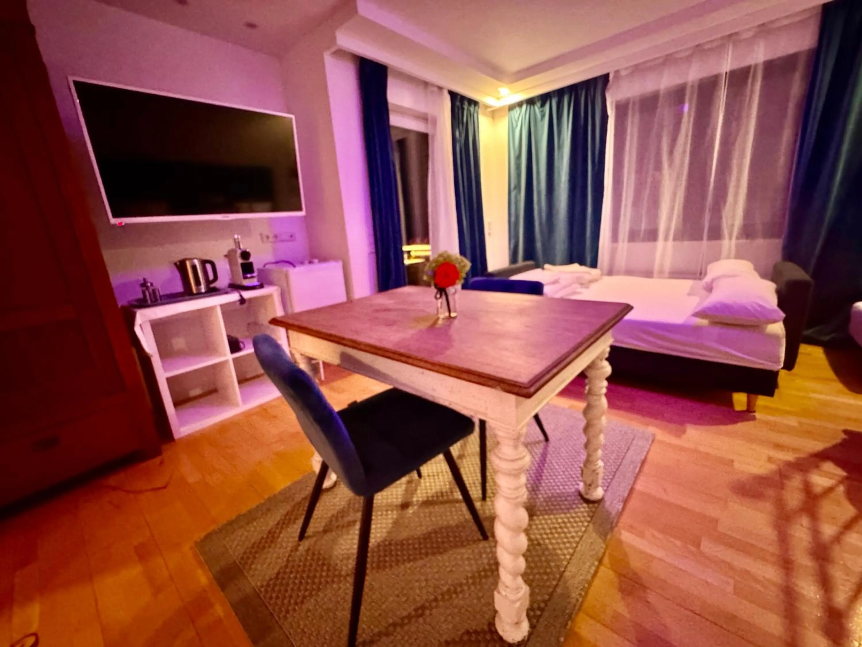 Bed in VILLA ORCHARD Frankfurt