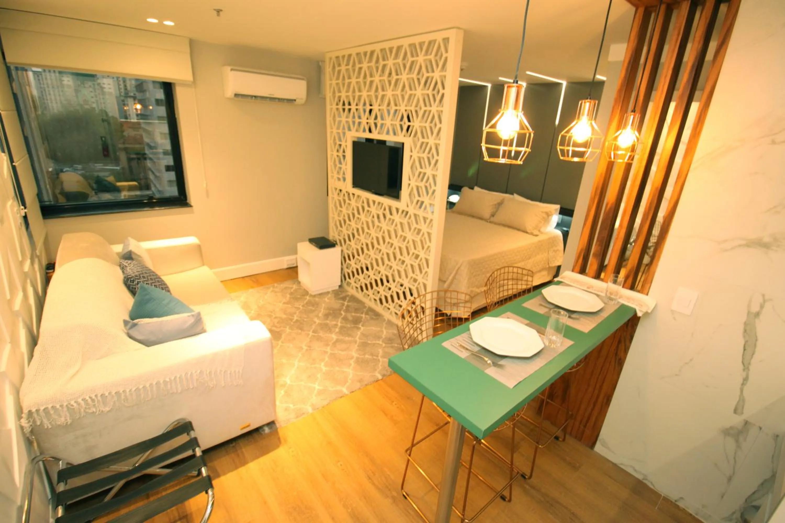 Photo of the whole room, Bed in Três de Julho Flats - Jardins