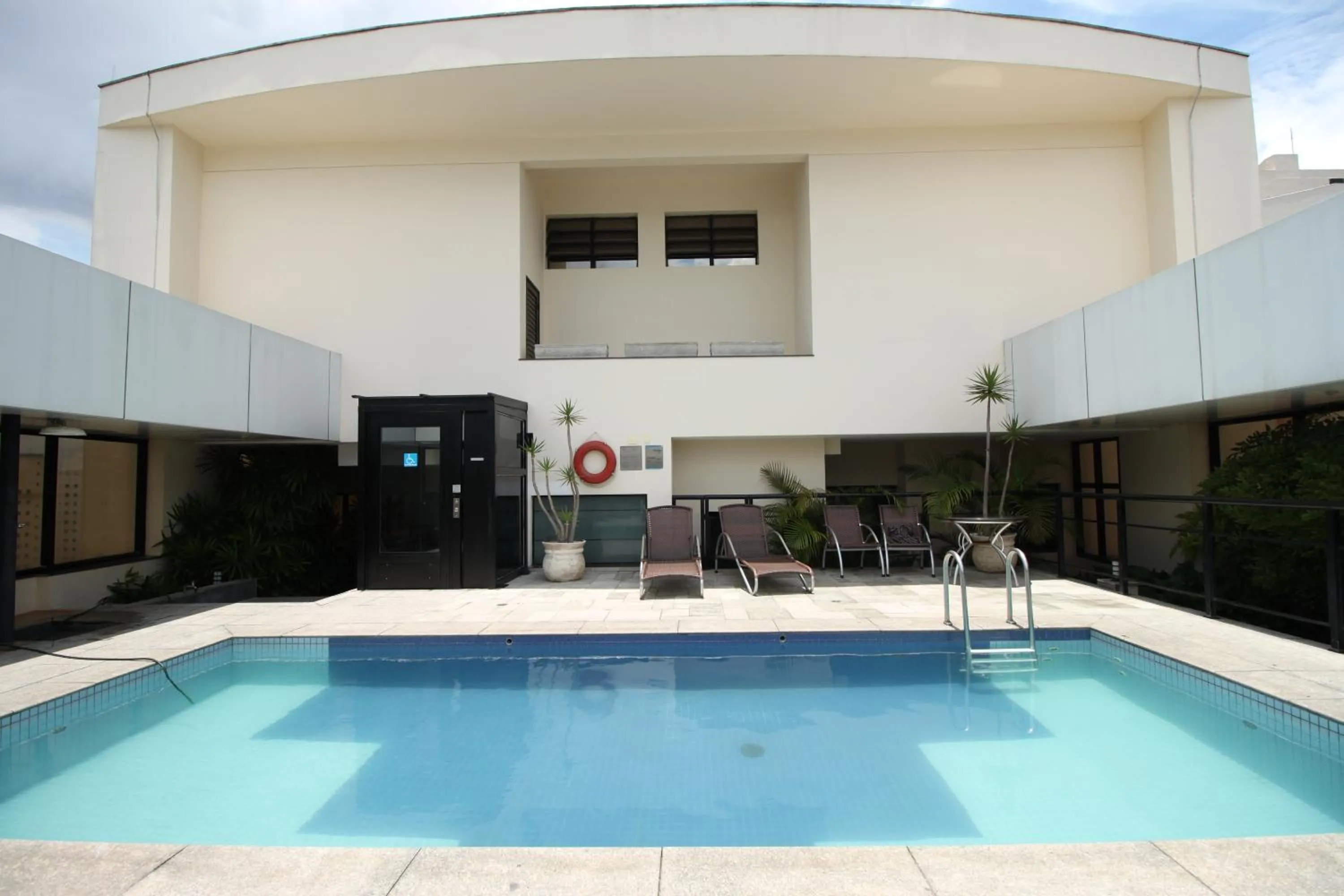 Swimming pool in Três de Julho Flats - Jardins