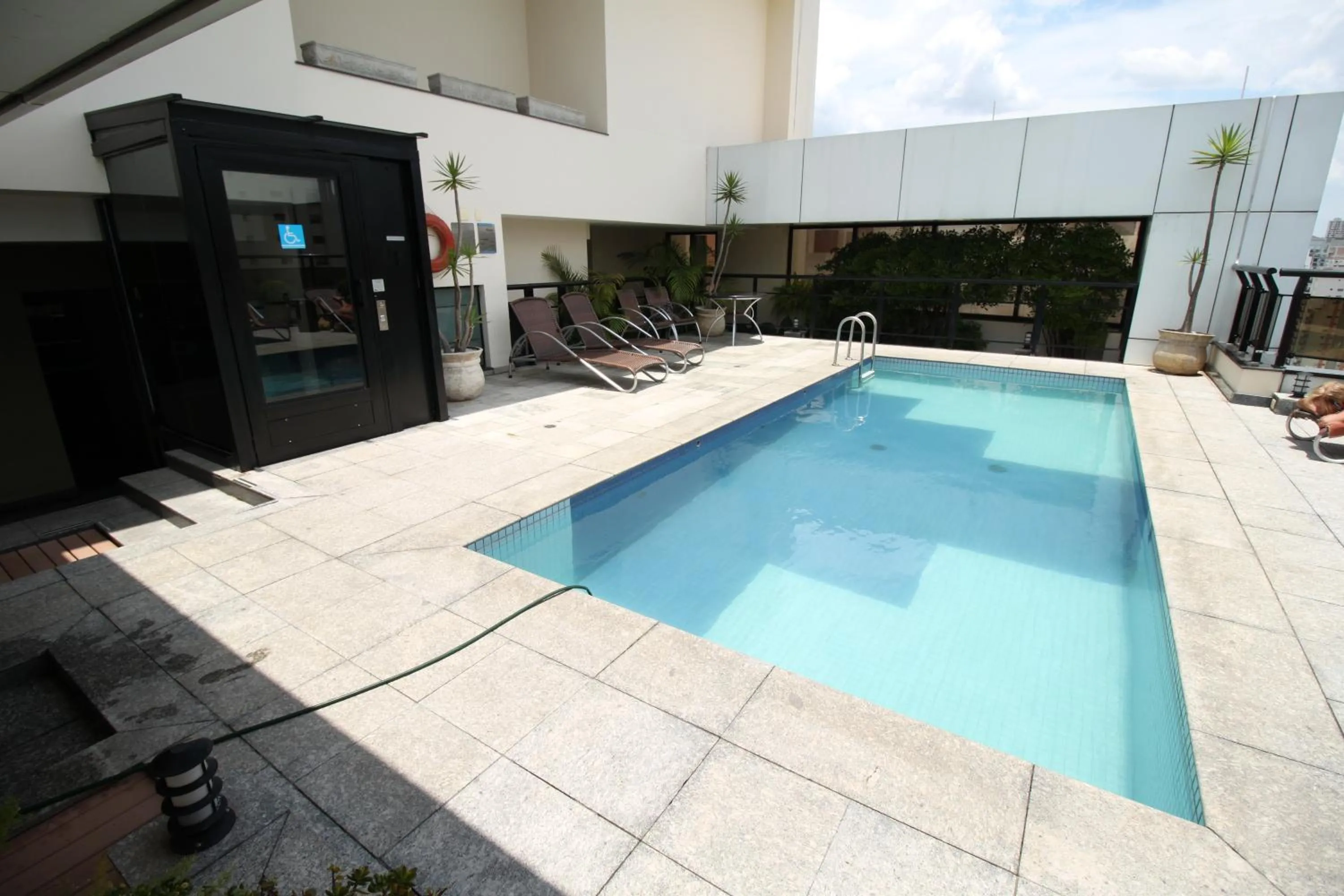 Swimming pool in Três de Julho Flats - Jardins