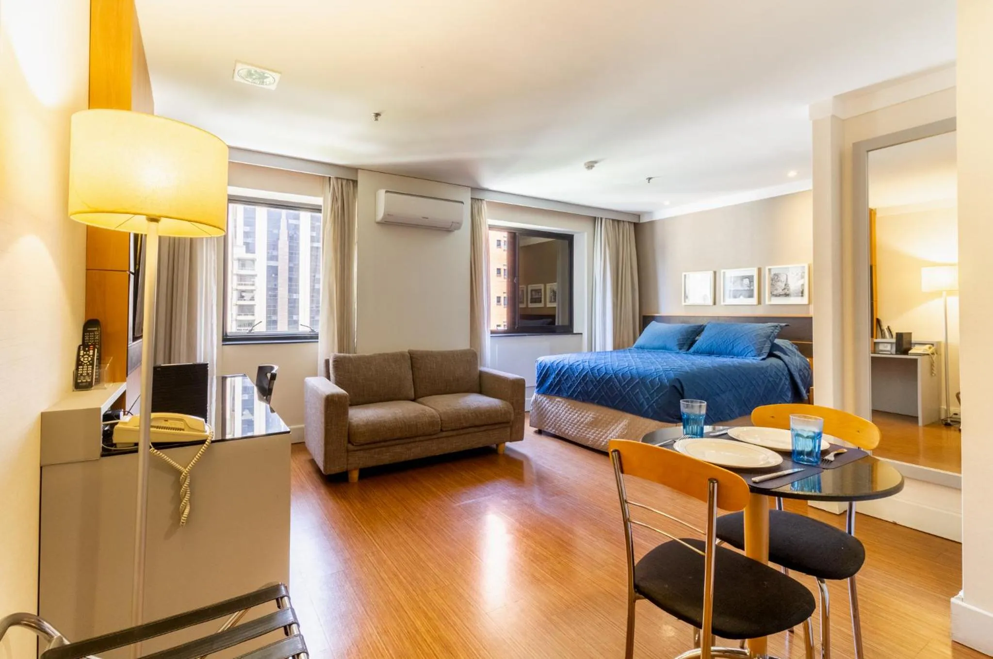 Photo of the whole room in Três de Julho Flats - Jardins