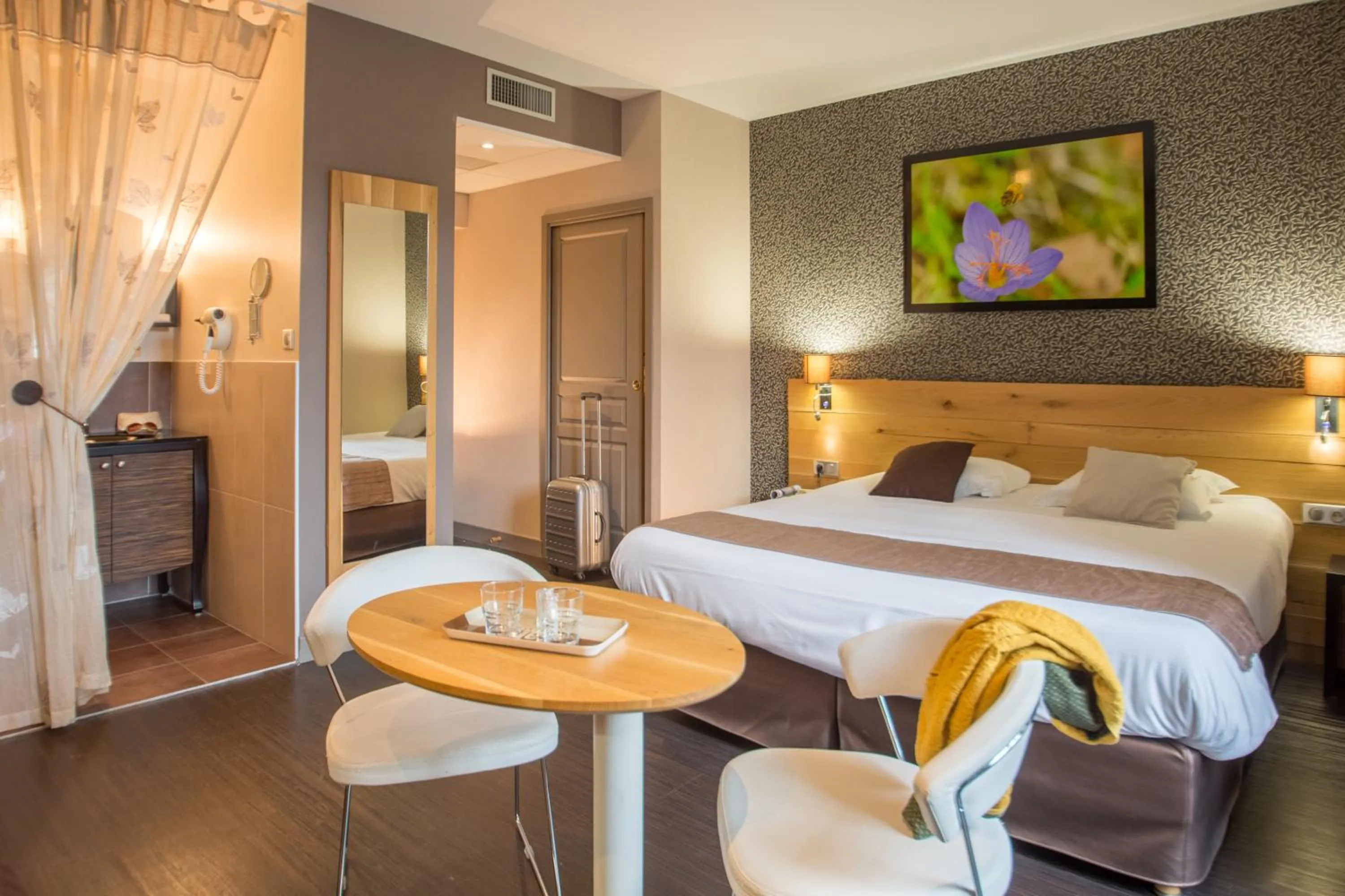 Other, Bed in Charme et Caractère Le Turenne