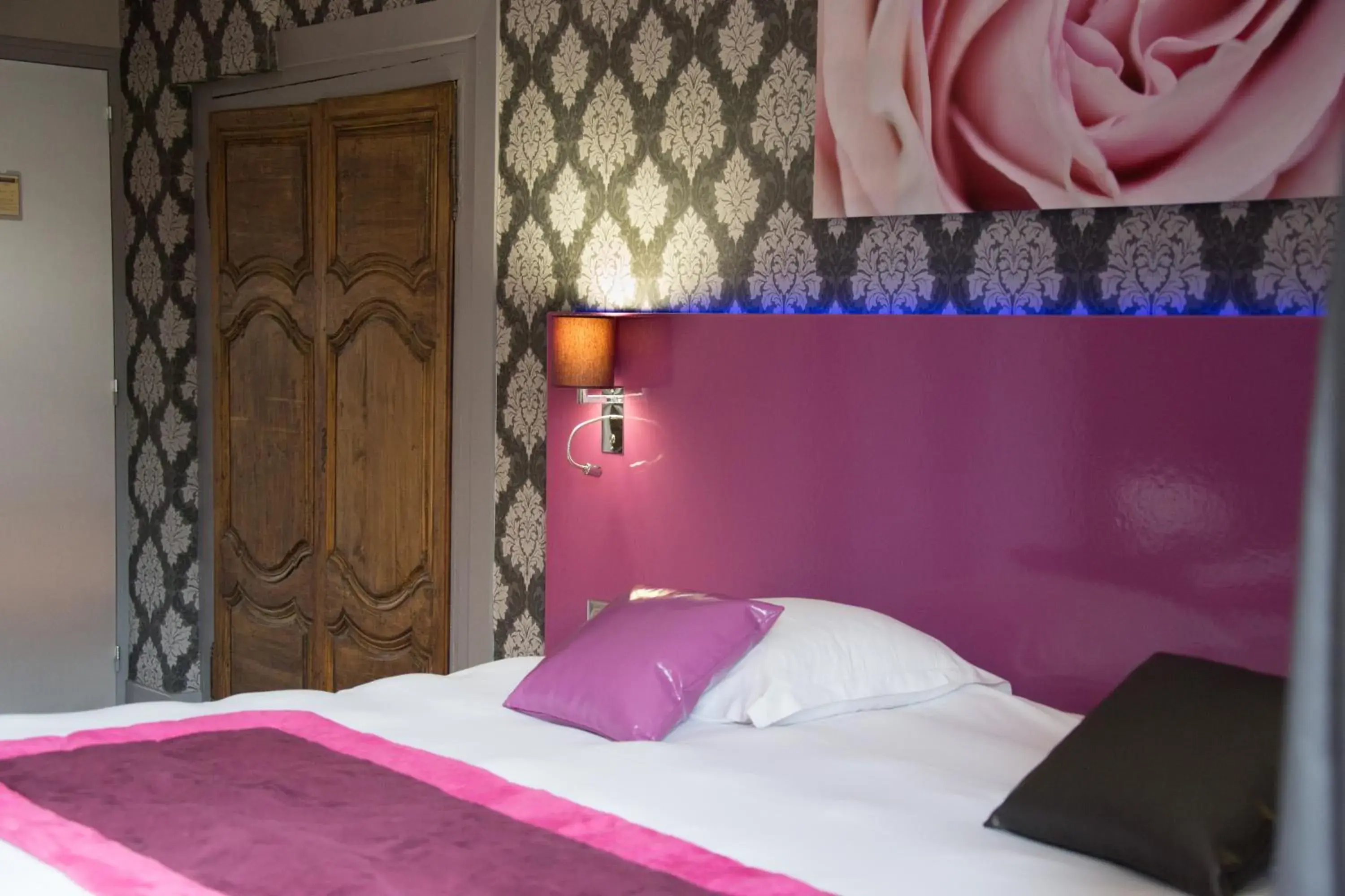 Deluxe Double Room in Charme et Caractère Le Turenne Deluxe Double Room in Charme et Caractère Le Turenne