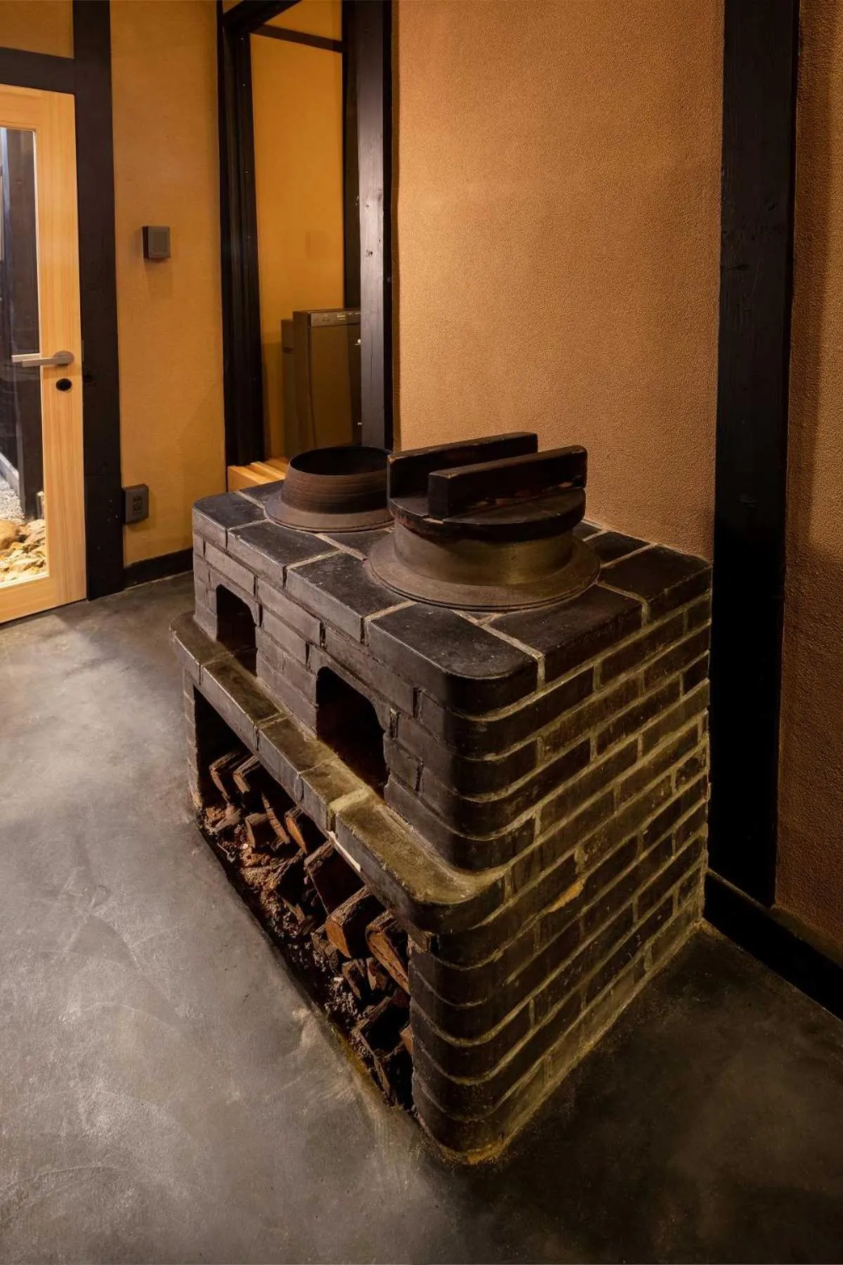 Decorative detail in Tsumugi Hachijominamotocho