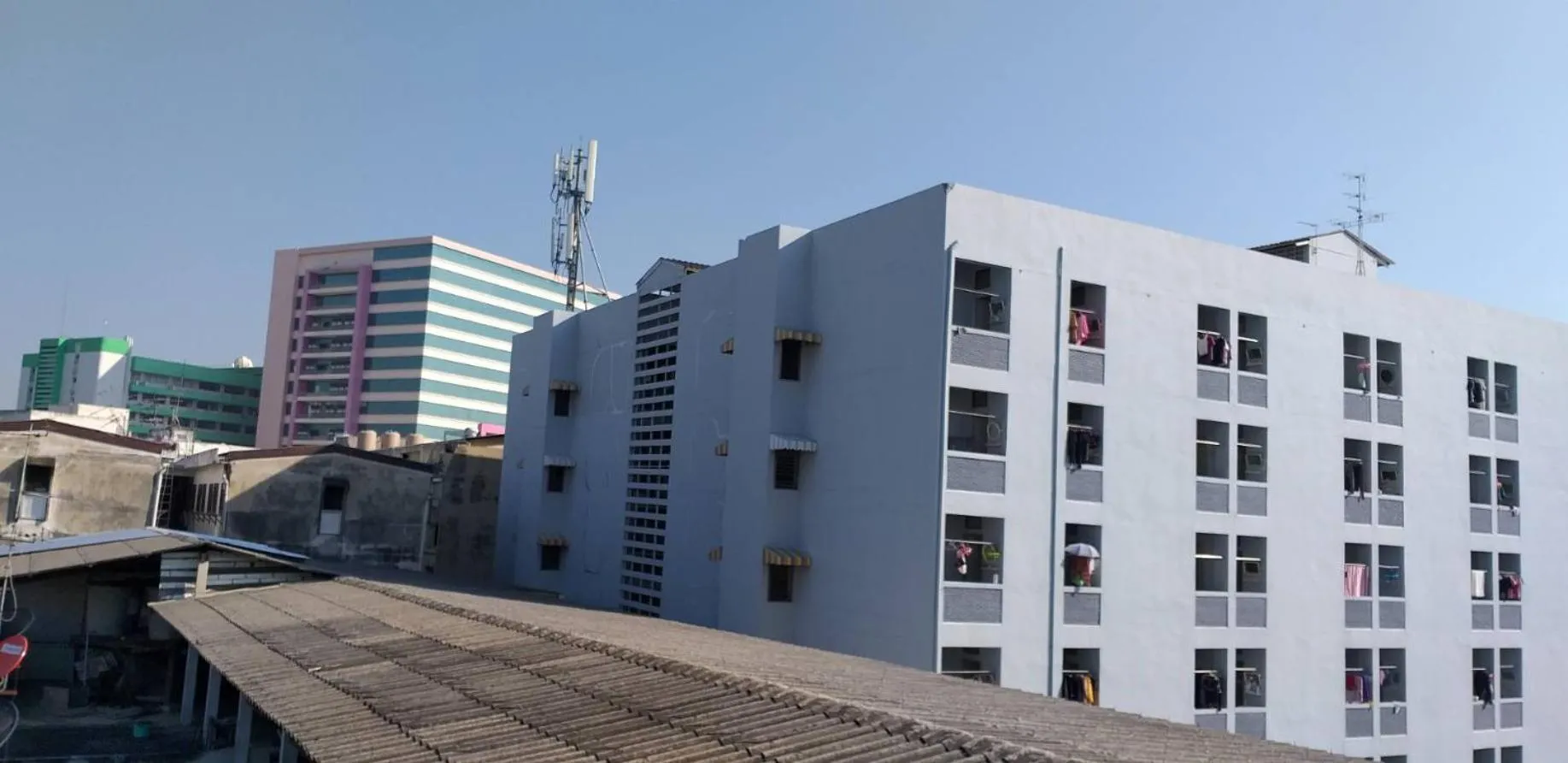 Property building in Benjamas hostels