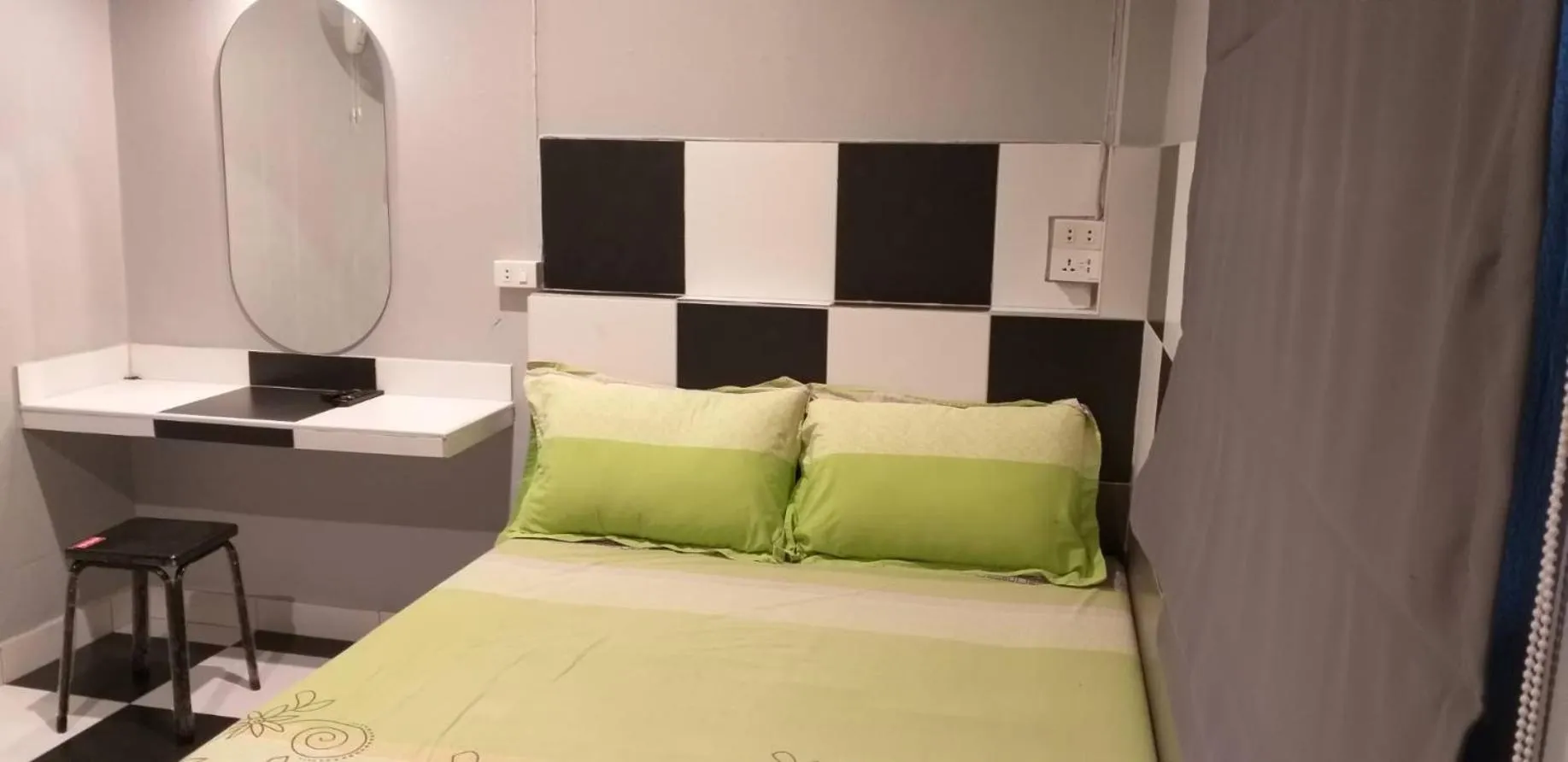 Bed in Benjamas hostels