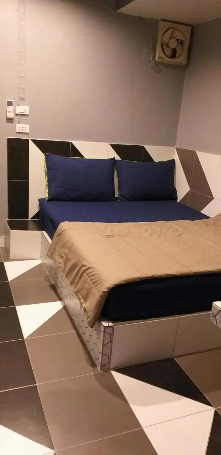 Bed in Benjamas hostels
