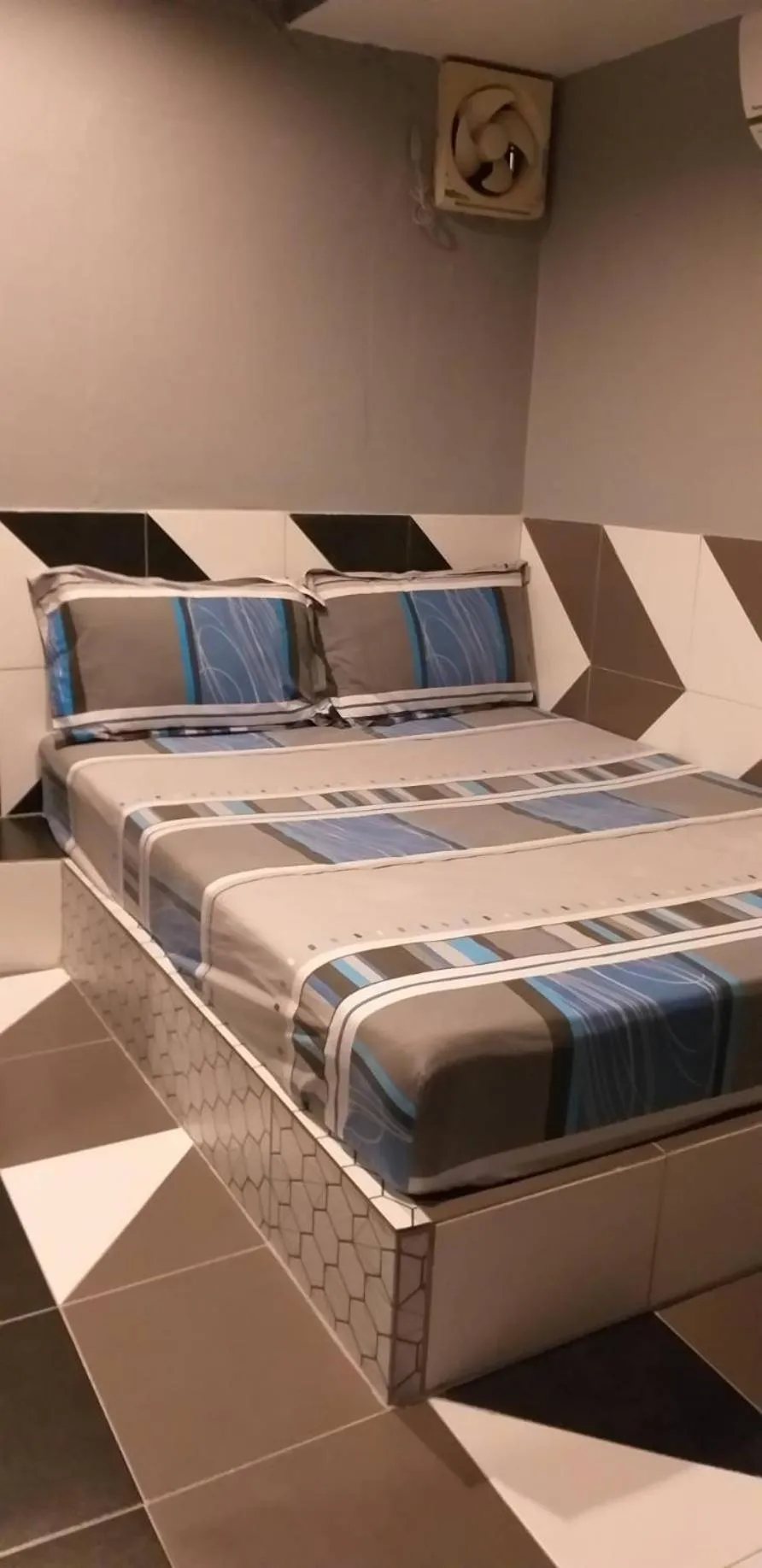 Bed in Benjamas hostels
