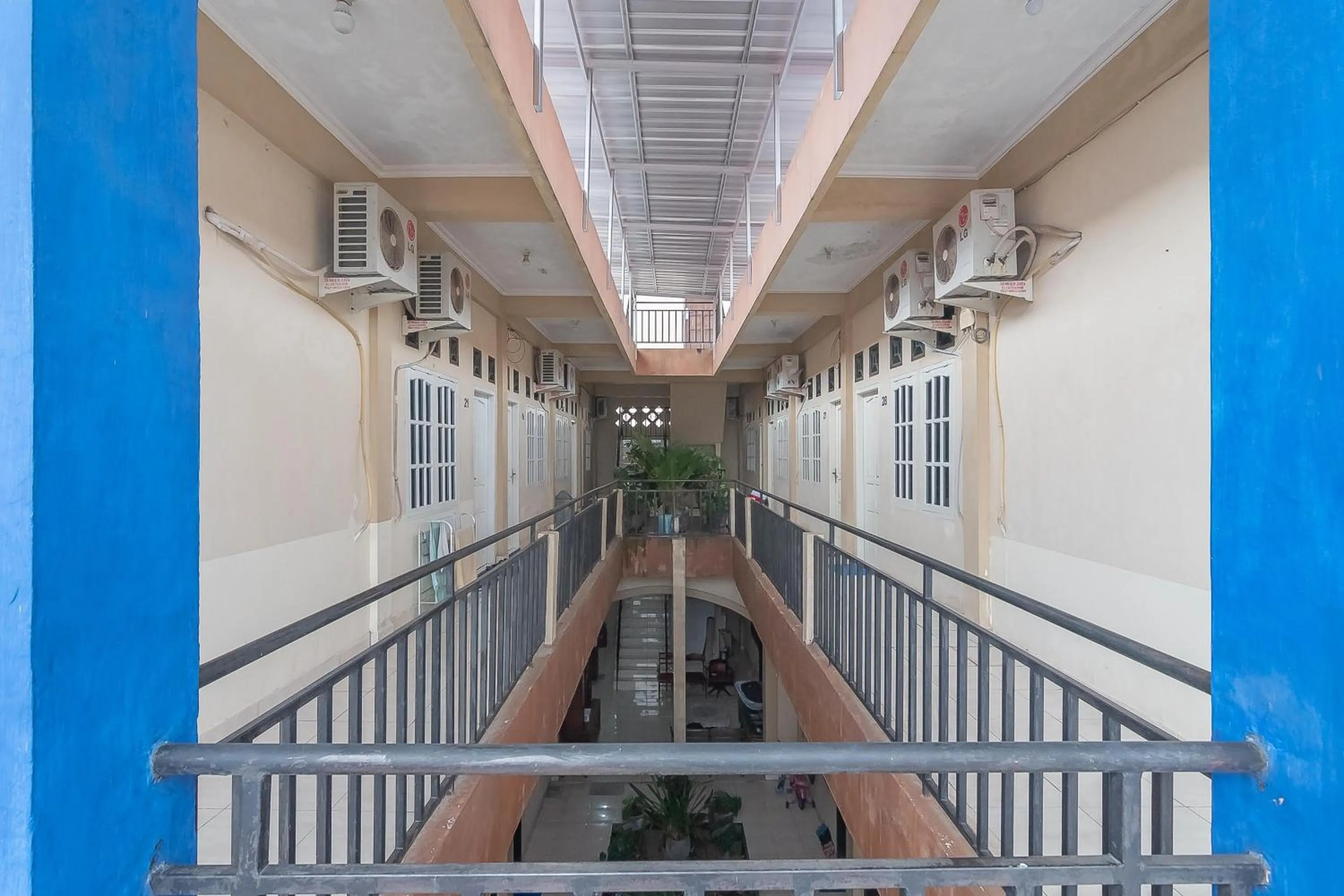 Balcony/Terrace in RedDoorz Syariah near Terminal Batu Ampar 2