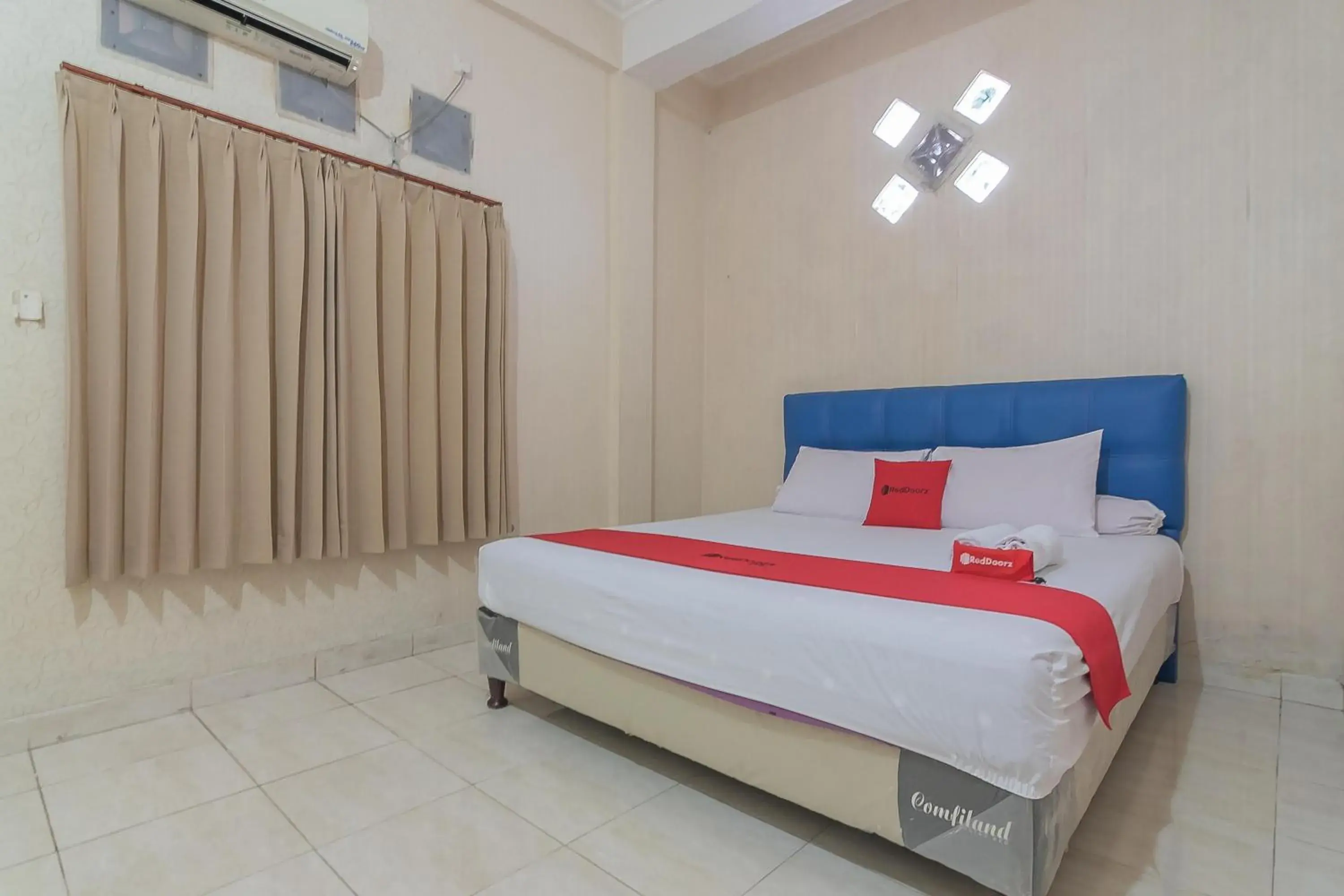 Bed in RedDoorz Syariah near Terminal Batu Ampar 2 Bed in RedDoorz Syariah near Terminal Batu Ampar 2