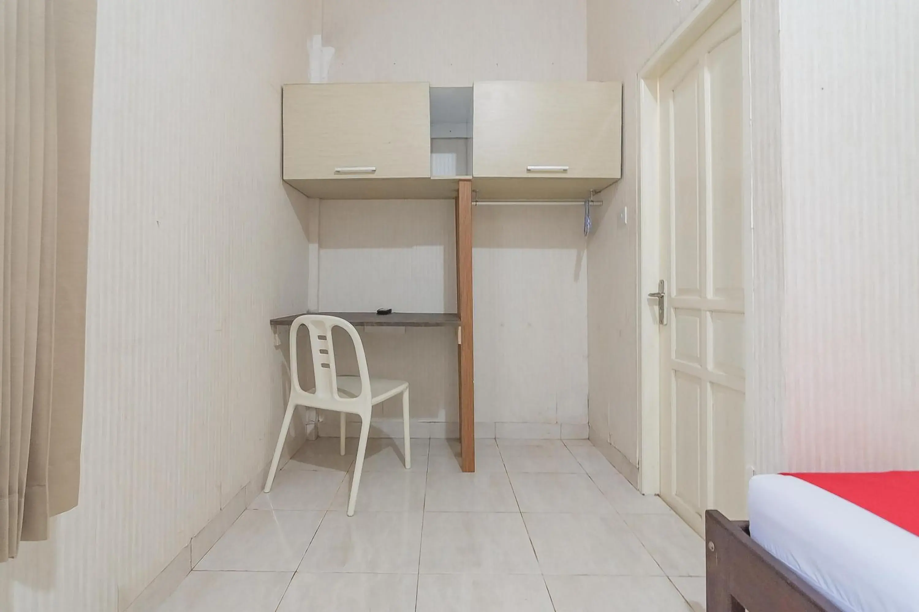 Property building, Bed in RedDoorz Syariah near Terminal Batu Ampar 2 Property building, Bed in RedDoorz Syariah near Terminal Batu Ampar 2