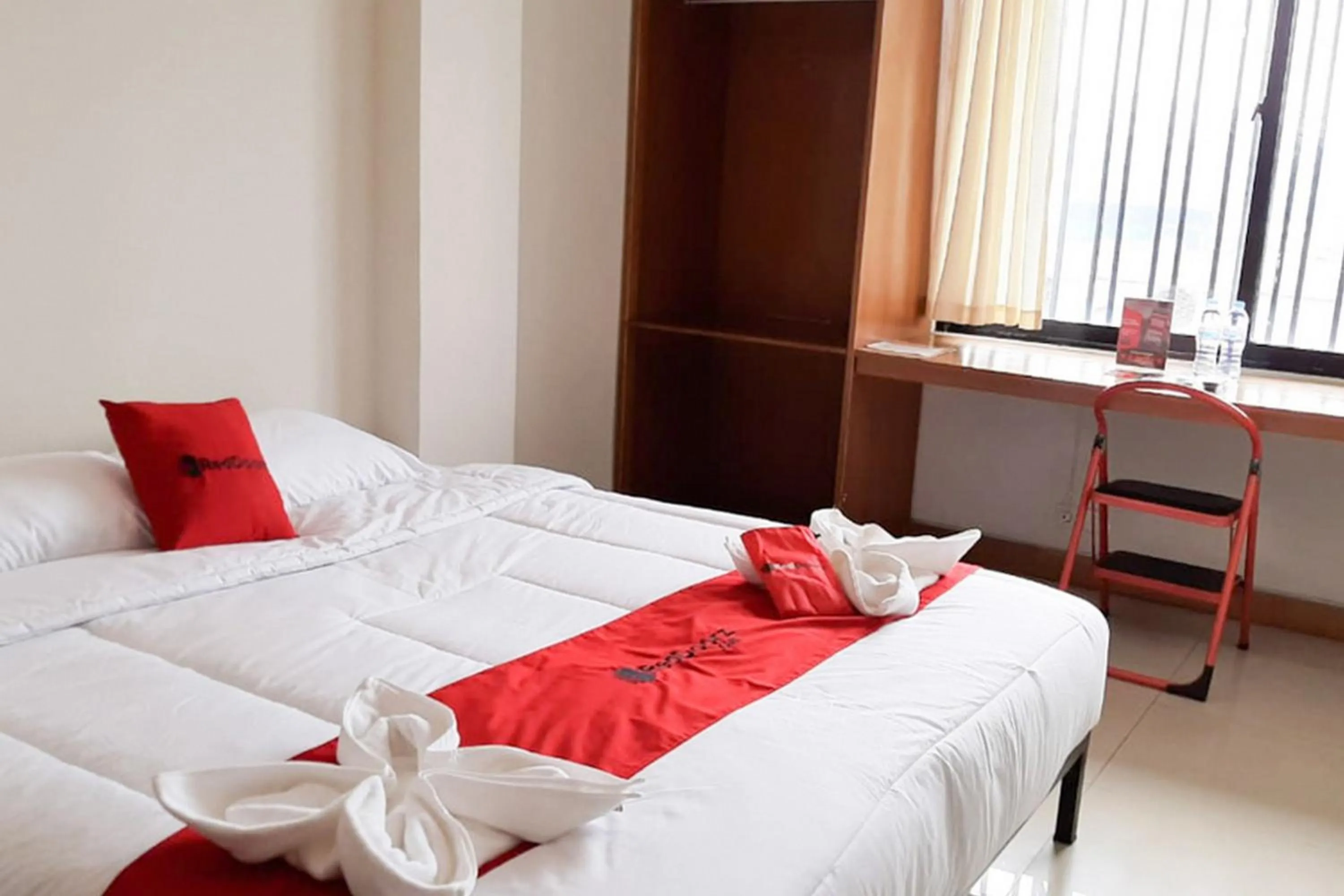 Bed in RedDoorz Plus @ Bitung City Center