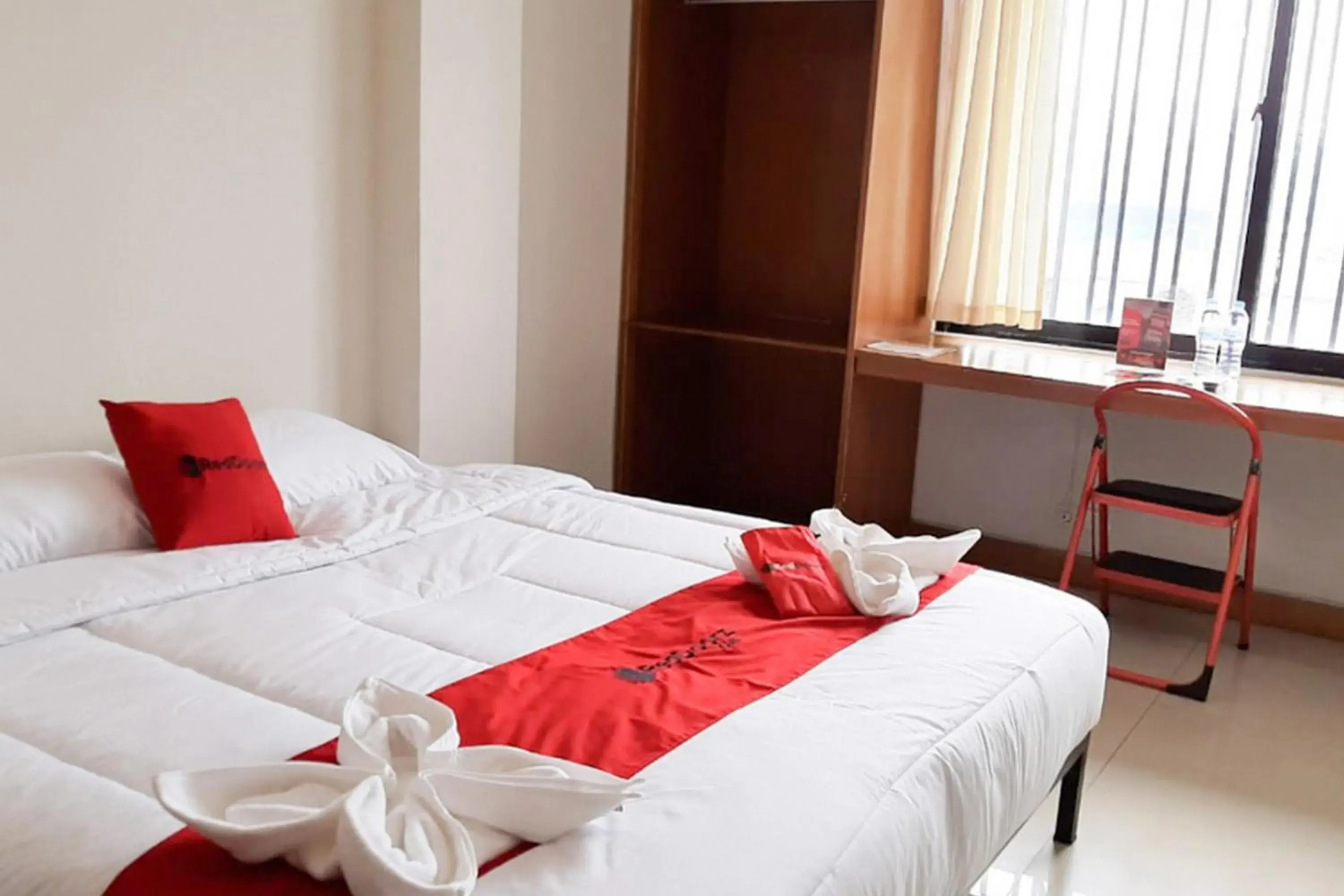 Bed in RedDoorz Plus @ Bitung City Center Bed in RedDoorz Plus @ Bitung City Center
