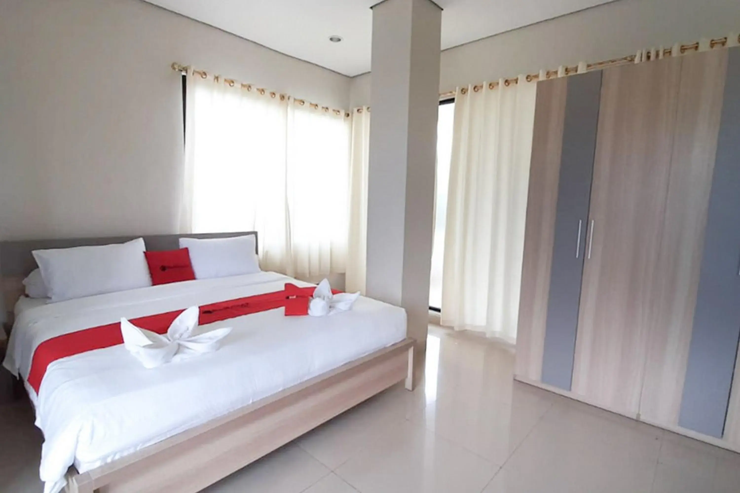 Bed in RedDoorz Plus @ Bitung City Center Bed in RedDoorz Plus @ Bitung City Center