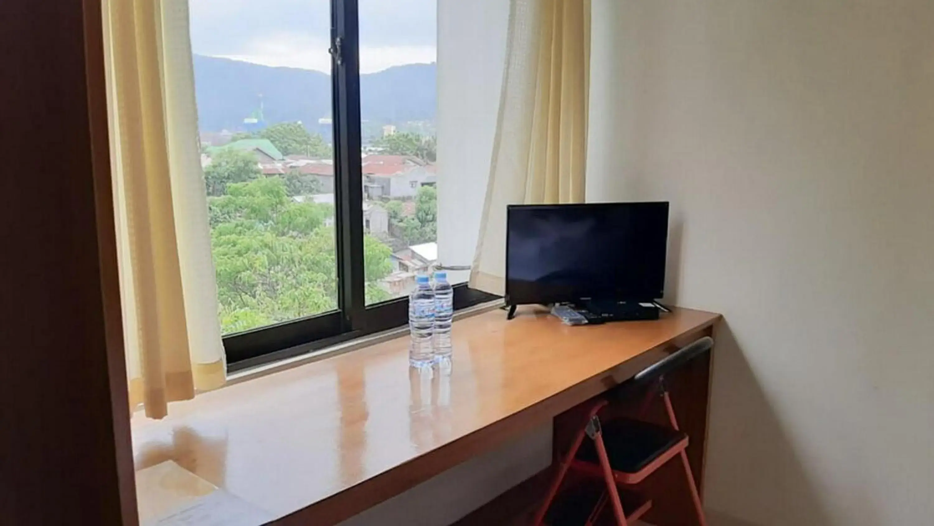 Double Room in RedDoorz Plus @ Bitung City Center Double Room in RedDoorz Plus @ Bitung City Center