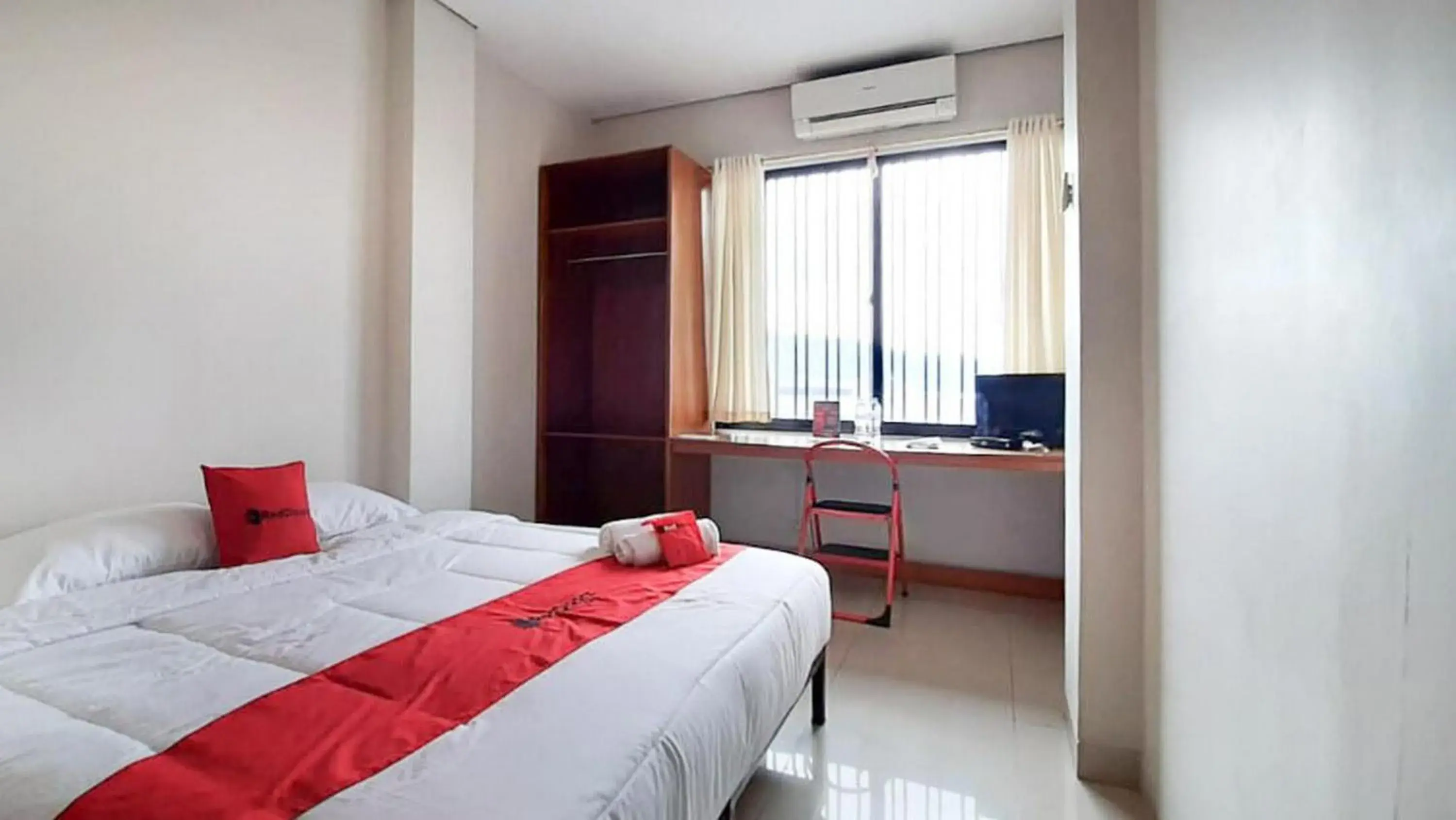 Bedroom, Bed in RedDoorz Plus @ Bitung City Center Bedroom, Bed in RedDoorz Plus @ Bitung City Center